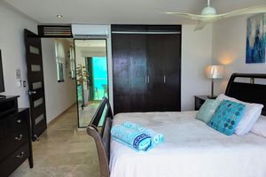Hoteles Frente al Mar Cerca de La Isla Shopping Village Todo Incluido