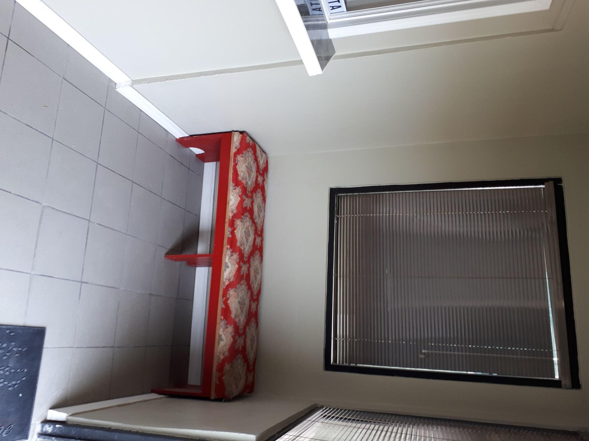 Bar/Salón Woodbrook on the Avenue