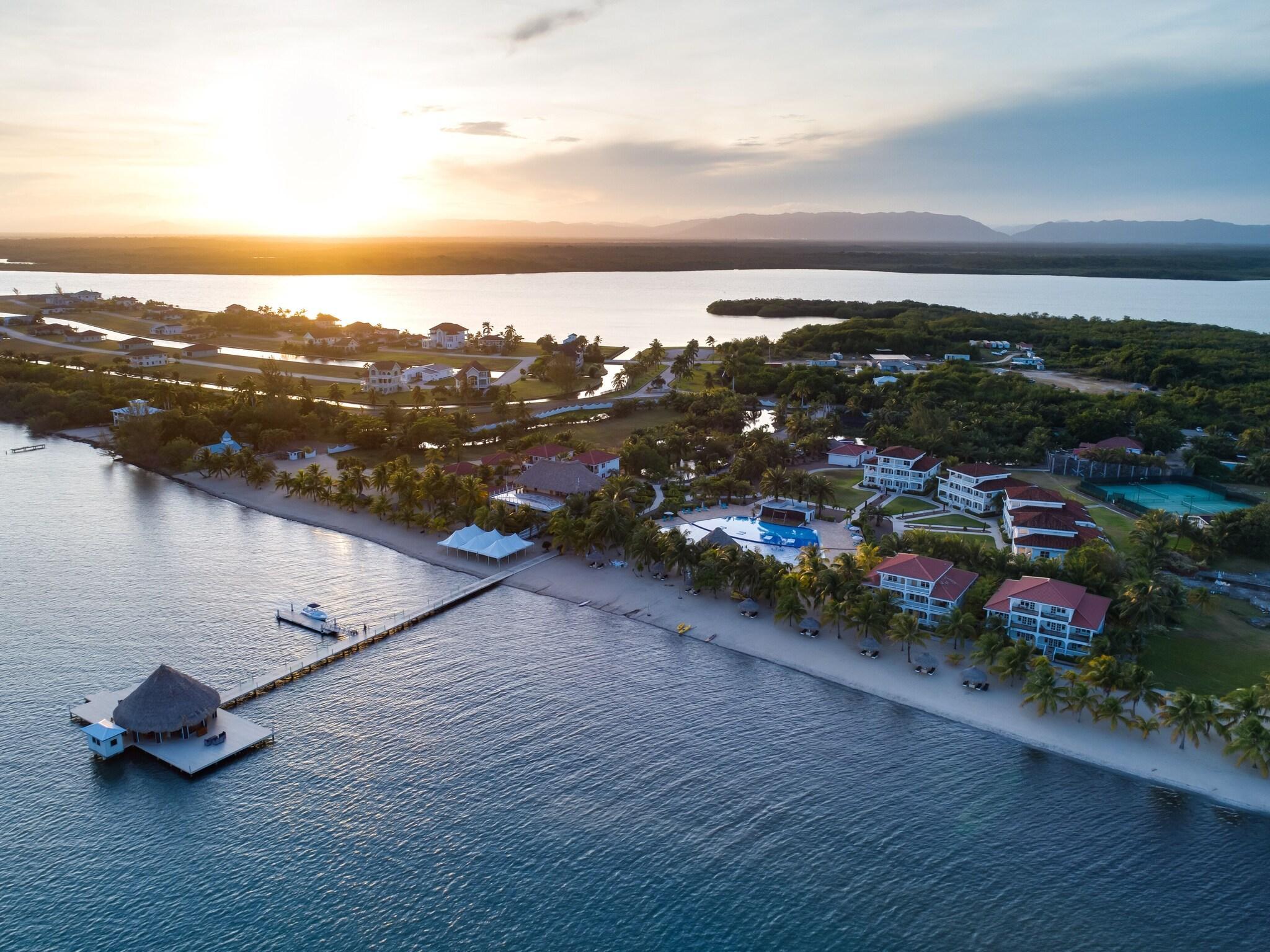 Vista Exterior Placencia Resort