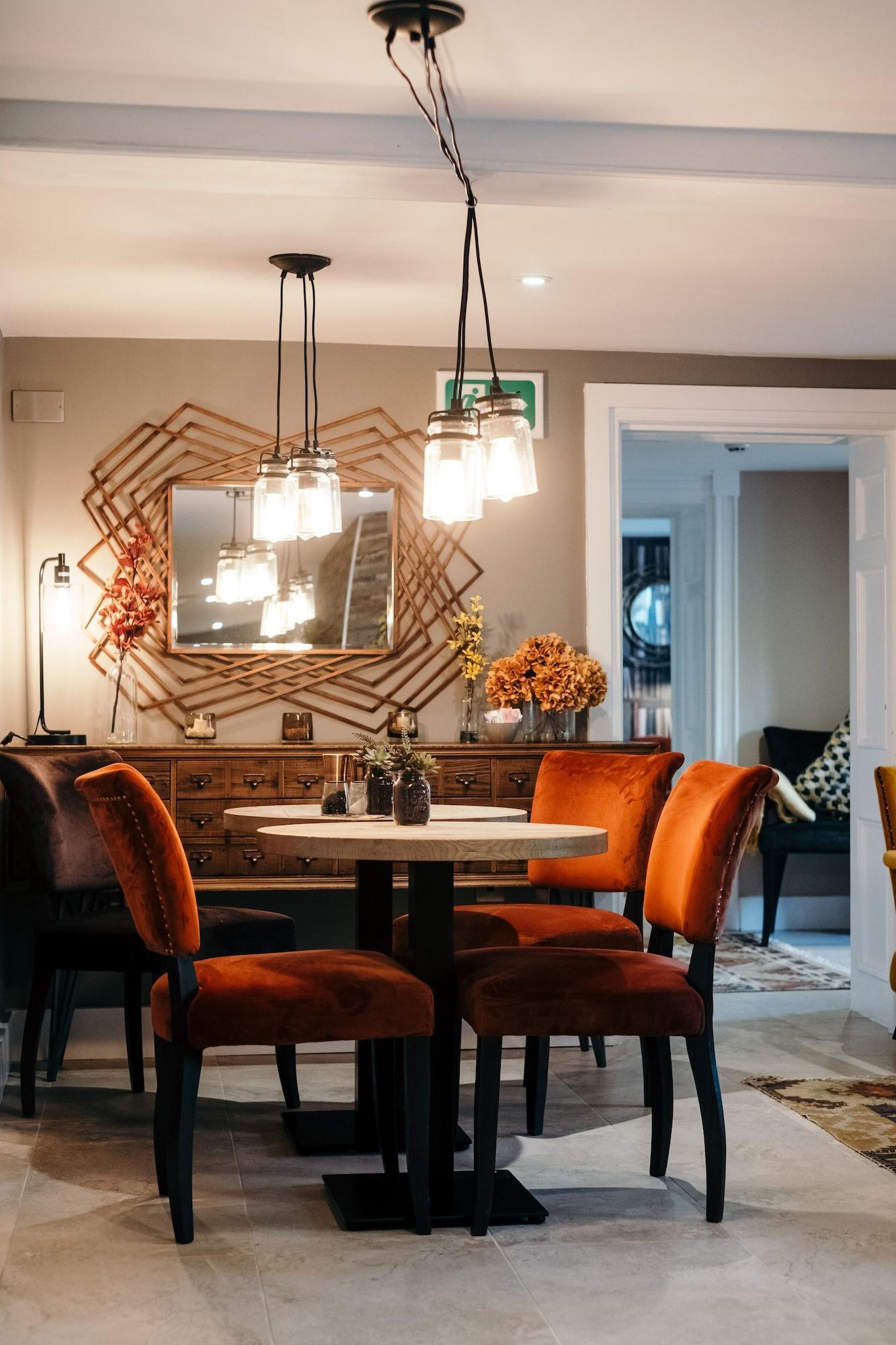 Bar/Salón Le Pommier Hotel & Restaurant