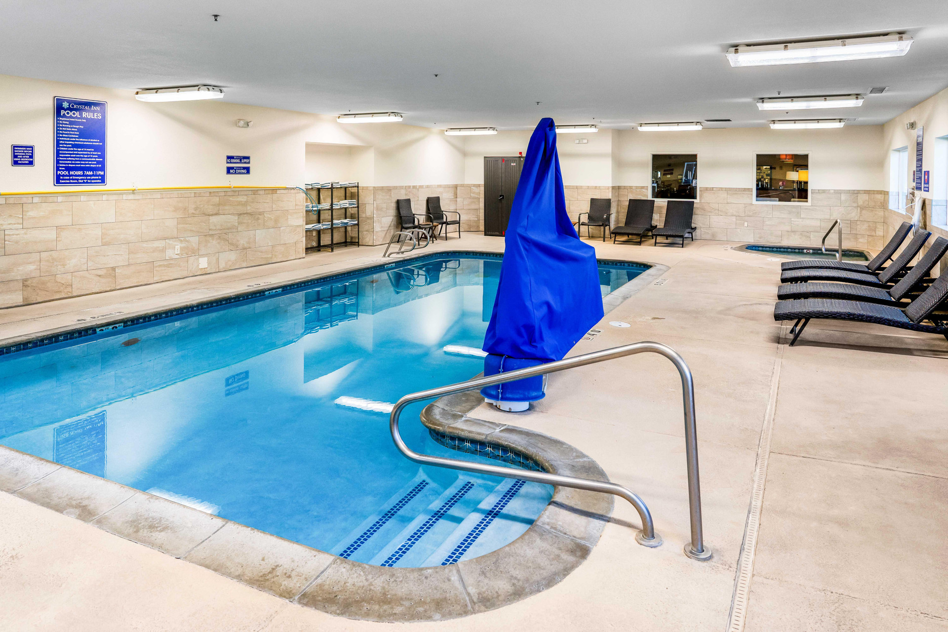 Vista Piscina Crystal Inn Hotel & Suites West Valley City