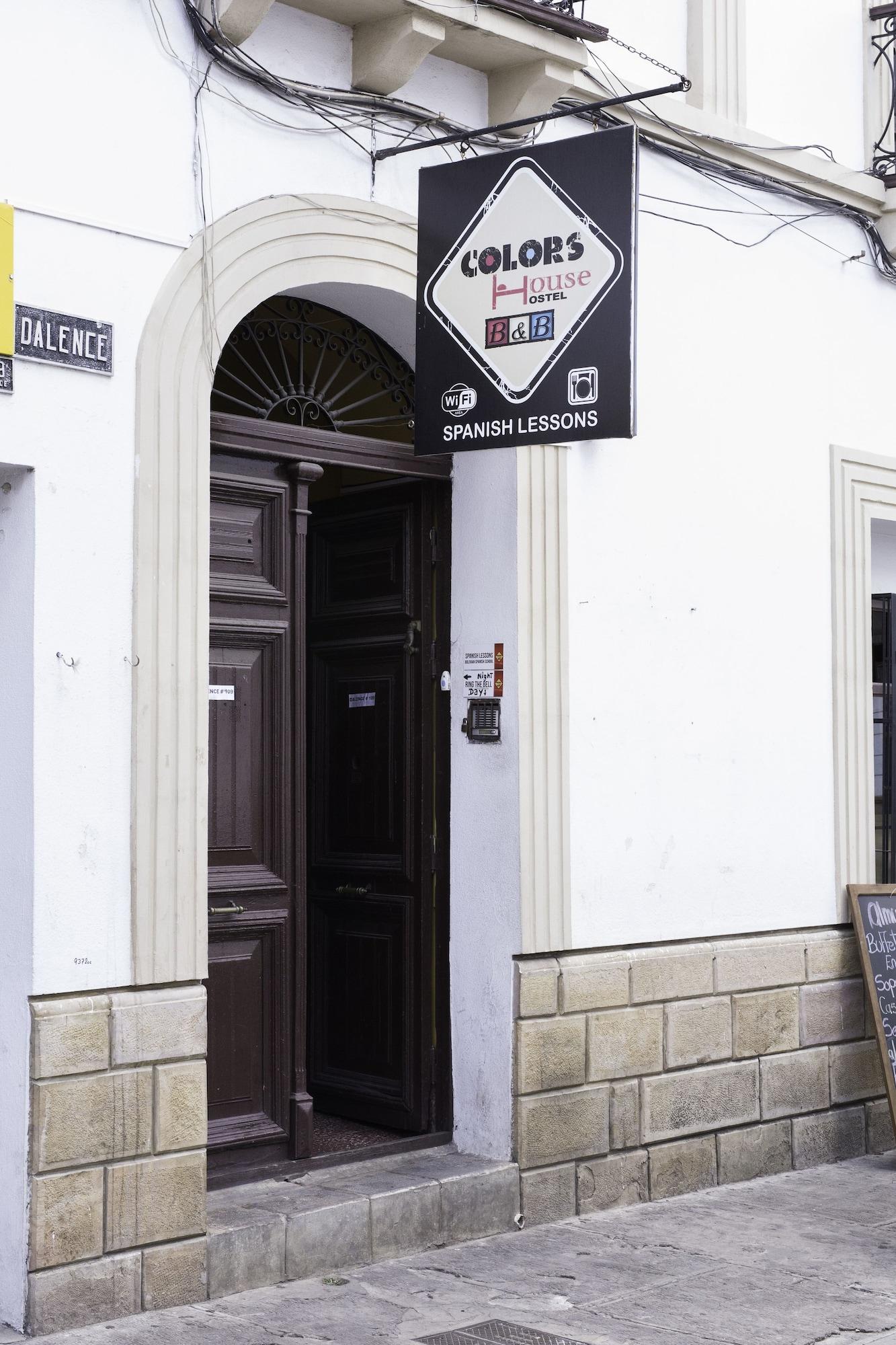 Vista Exterior Colors House Hostel