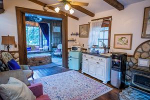 Alojamiento - Rustic Farmhouse - Gallery Room - Peaceful Property in the Hills above Temecula