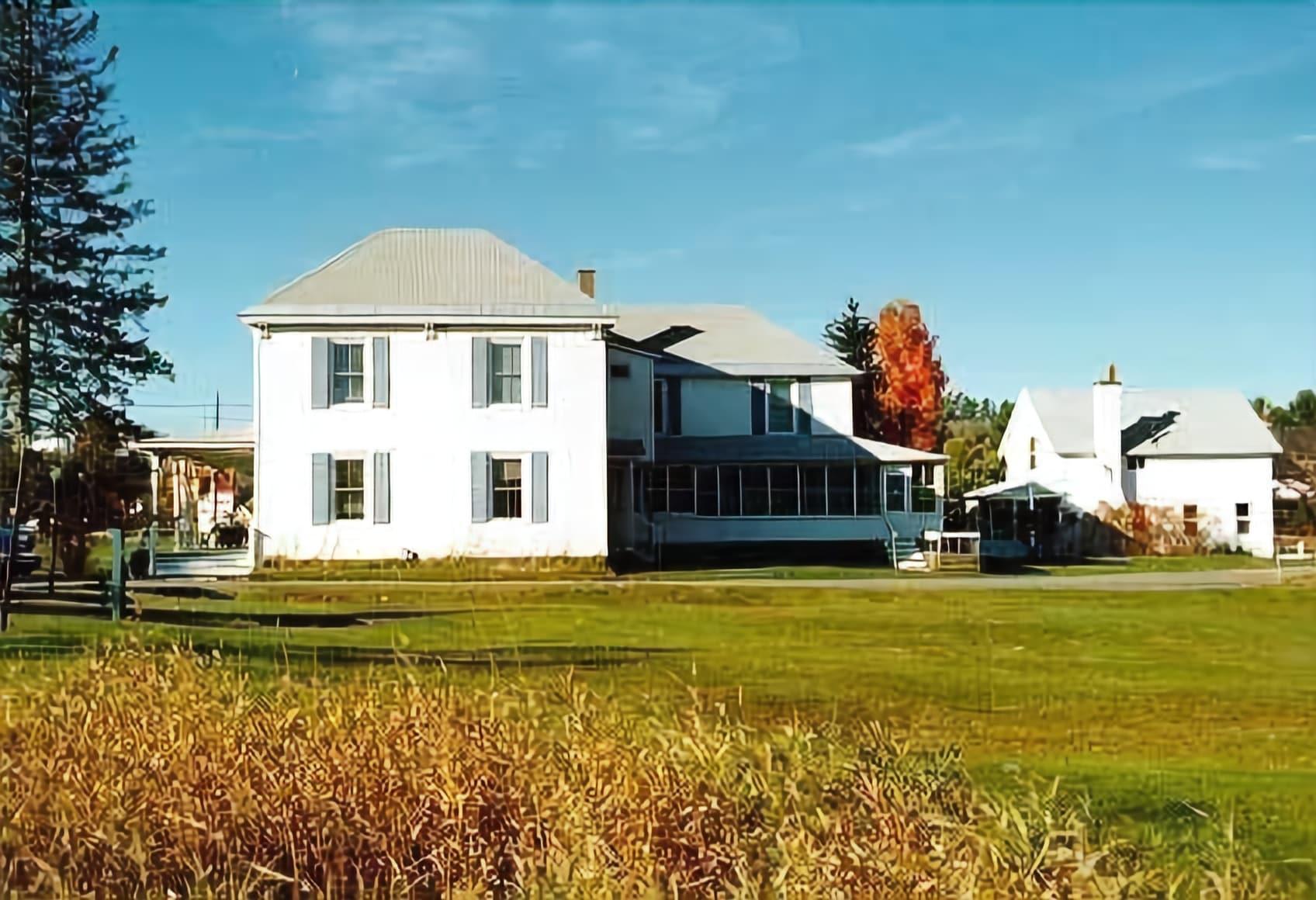 Vista Exterior Spruce Lodge Bed & Breakfast & Guest Cottage