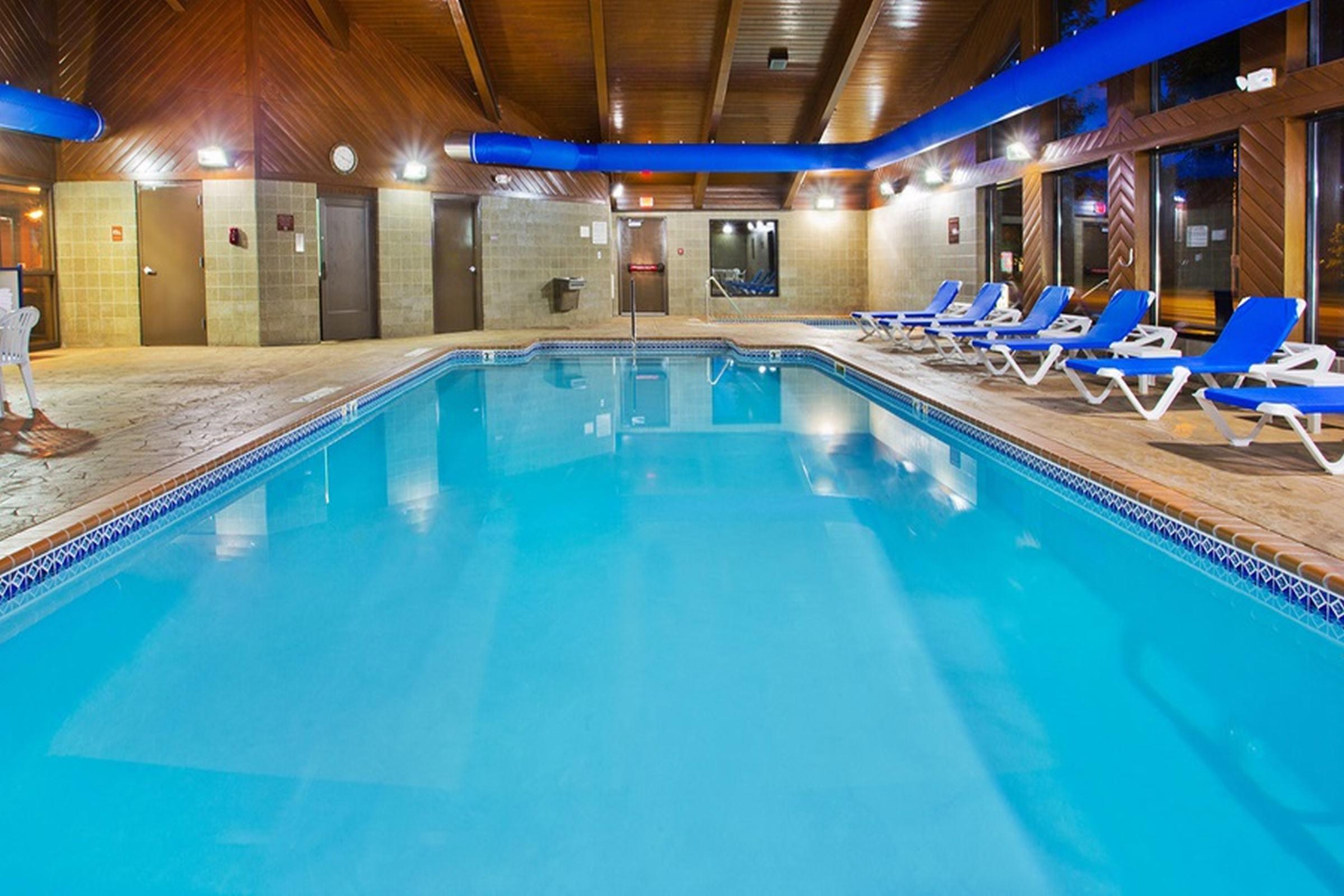 Vista Piscina AmericInn by Wyndham Grand Forks