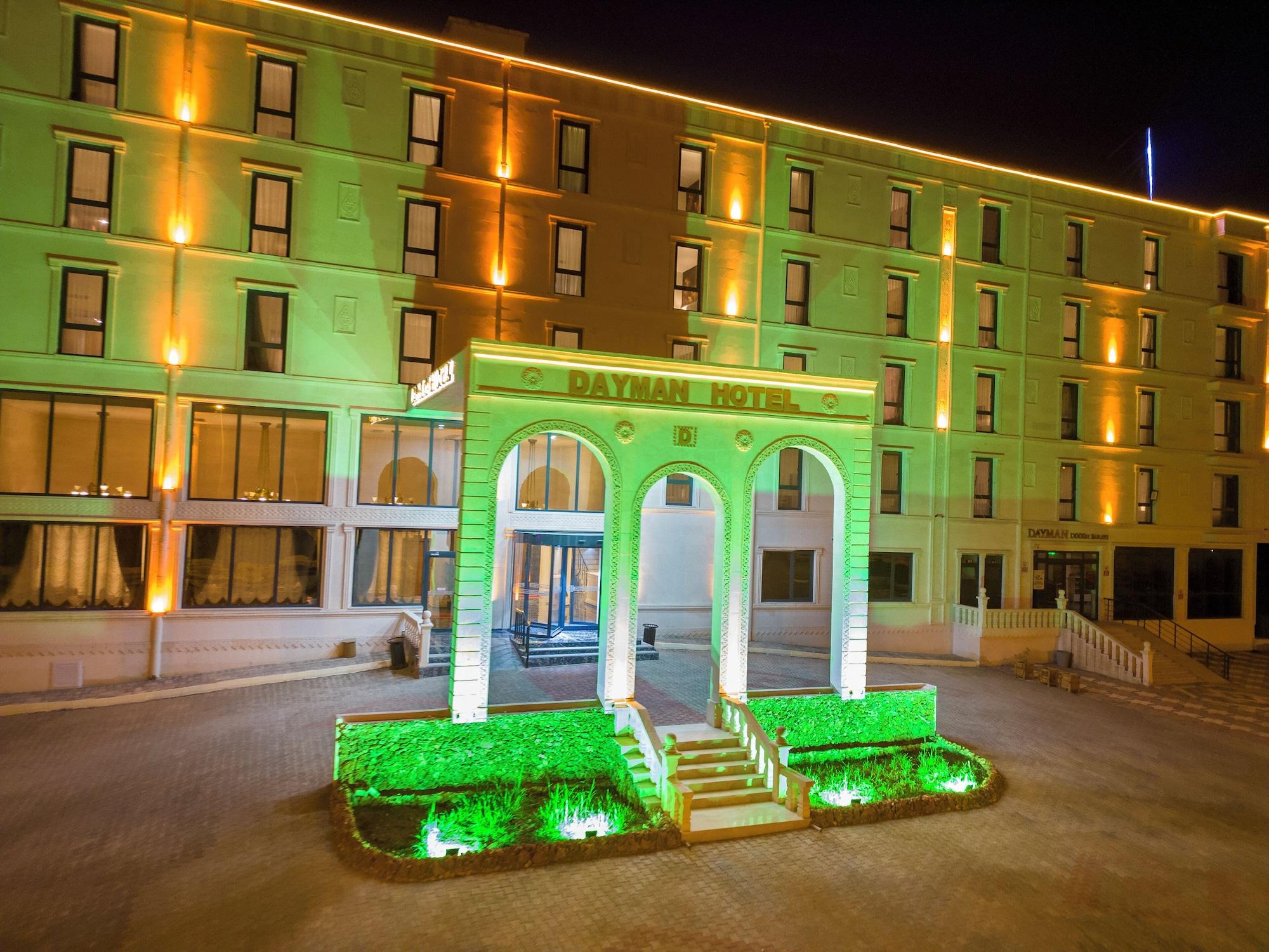 Vista Exterior Dayman Hotel