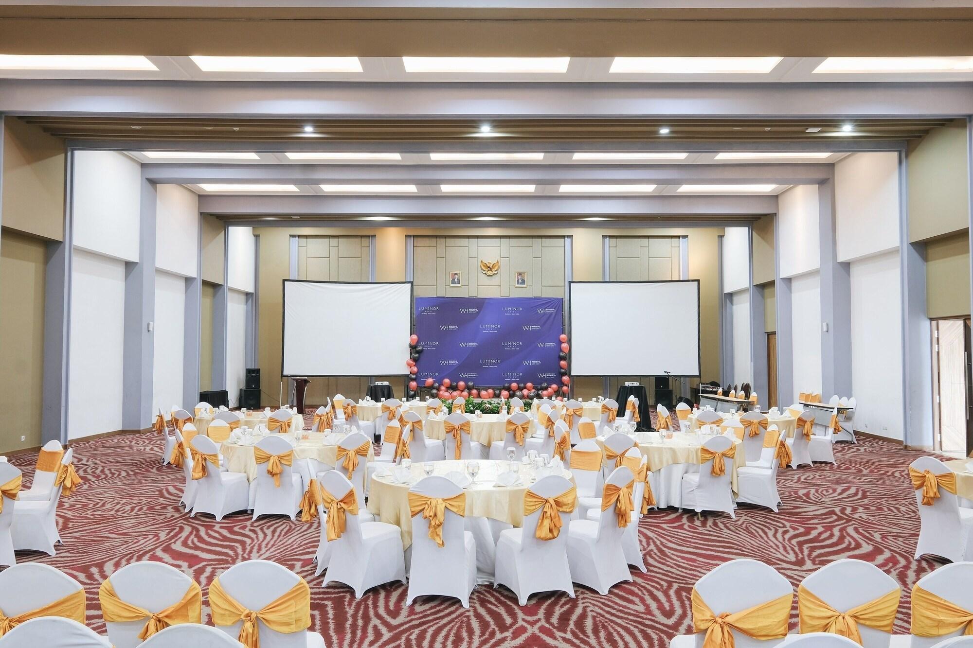Sala de Reuniones Luminor Hotel Metro Indah-Bandung by WH