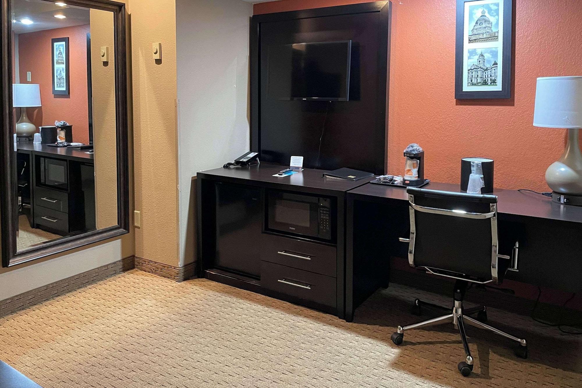 Habitación Clarion Inn & Suites Evansville Eastland Area