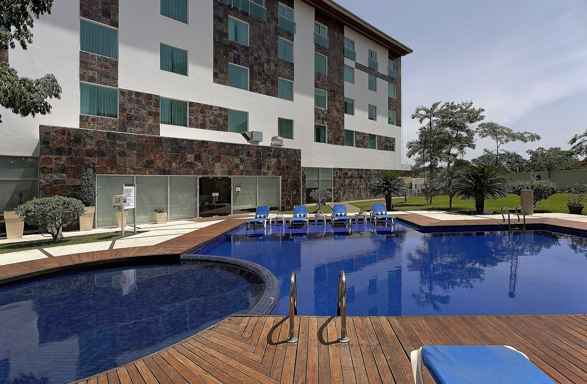 Vista Piscina Holiday Inn Express Villahermosa Tabasco 2000 by IHG
