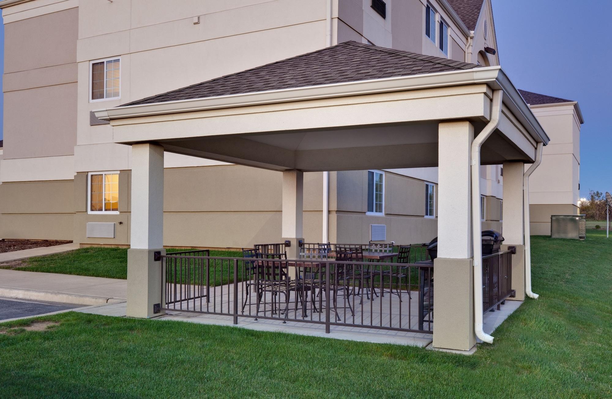 Comodidades del Alojamiento Candlewood Suites Grand Prairie by IHG