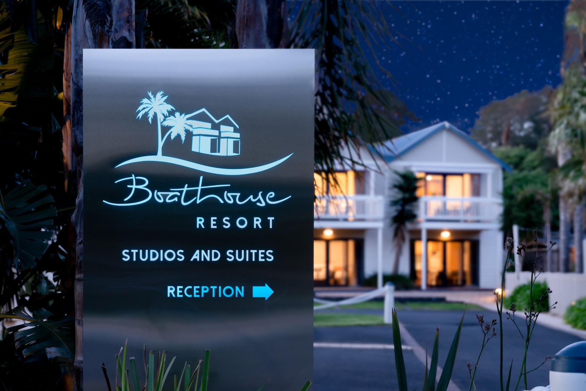 Vista Lobby Boathouse Resort Studios & Suites