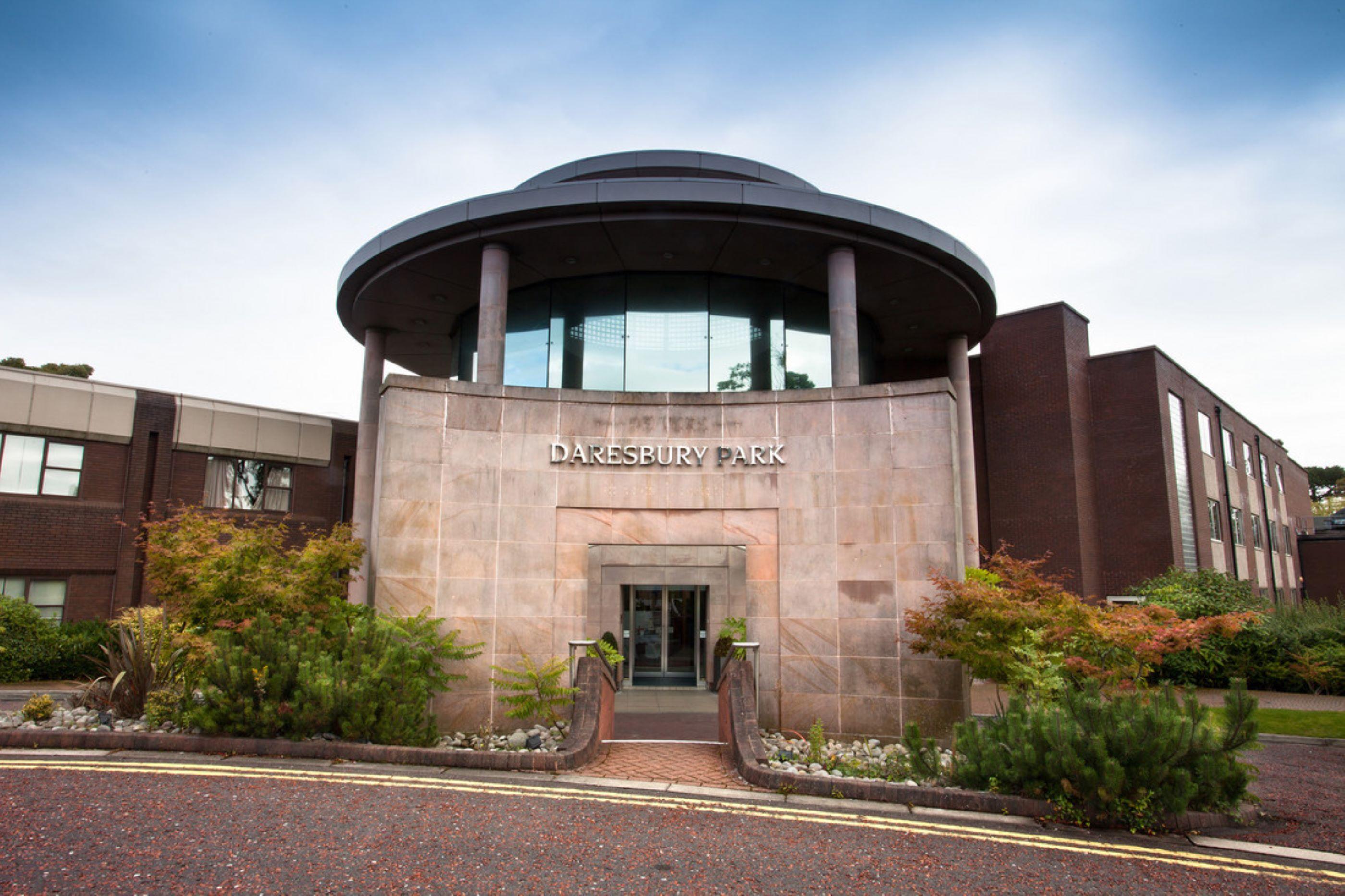 Vista Exterior Daresbury Park Hotel Warrington