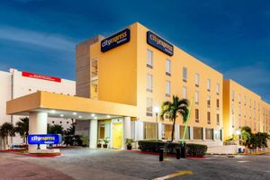 Los Mejores Hoteles Cerca de Plaza Las Américas Todo Incluido