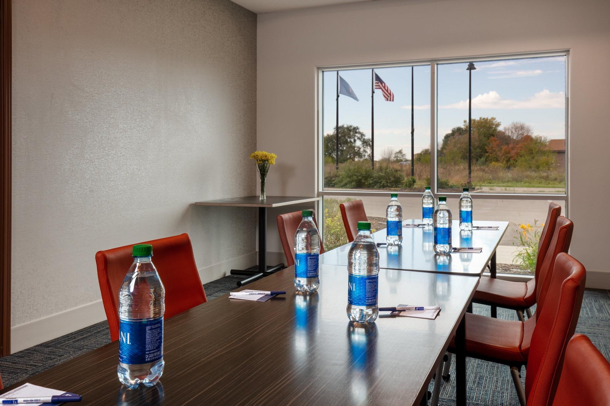 Sala de Reuniones Holiday Inn Express & Suites Beloit by IHG