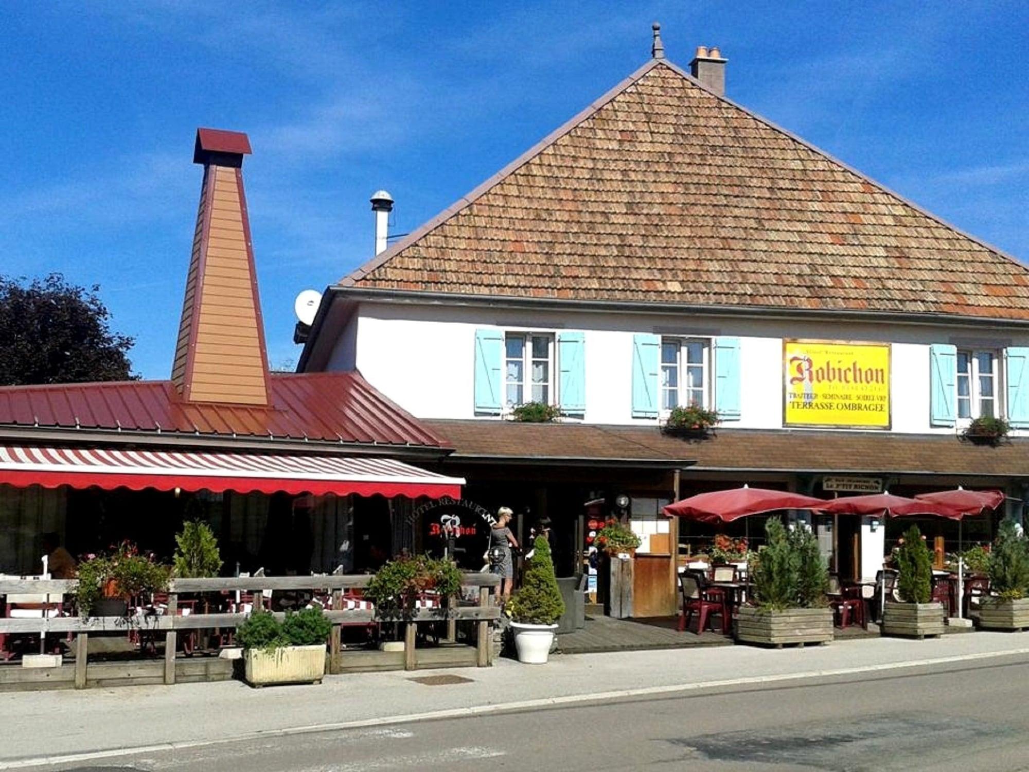 Vista Exterior Hotel Restaurant Robichon
