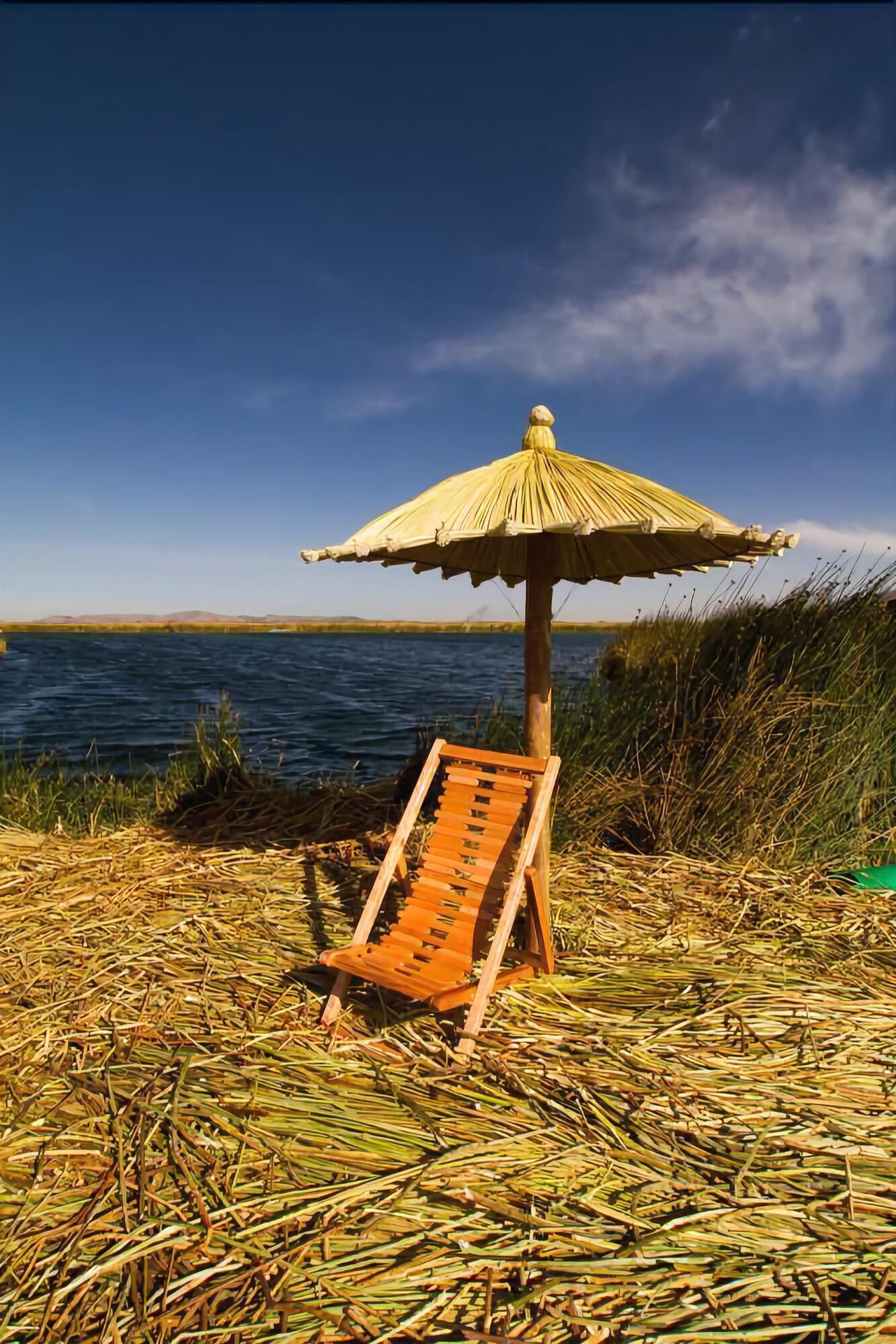 Varios Uros Qhota Uta Lodge