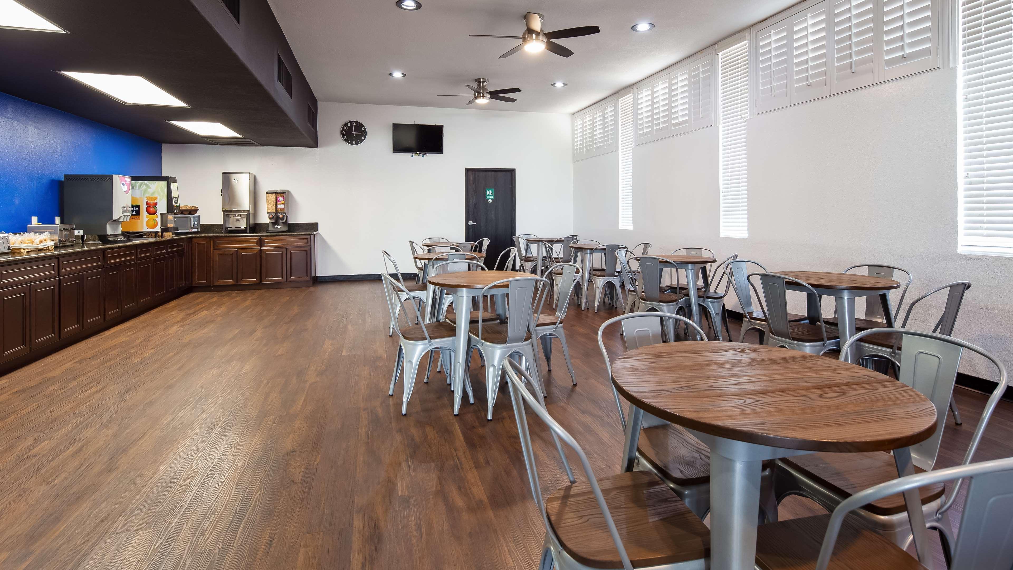 Vista Lobby SureStay Hotel by Best Western Phoenix Airport