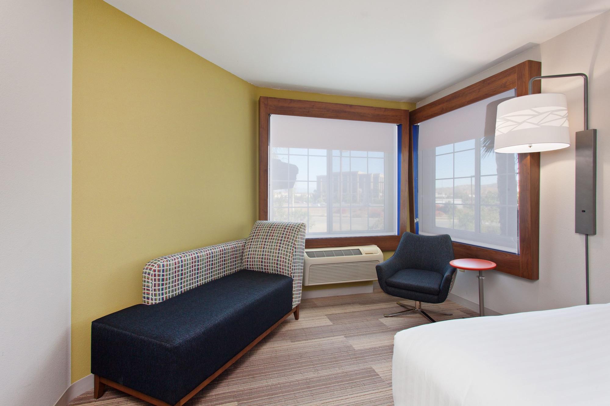Habitación Holiday Inn Express & Suites Corona by IHG
