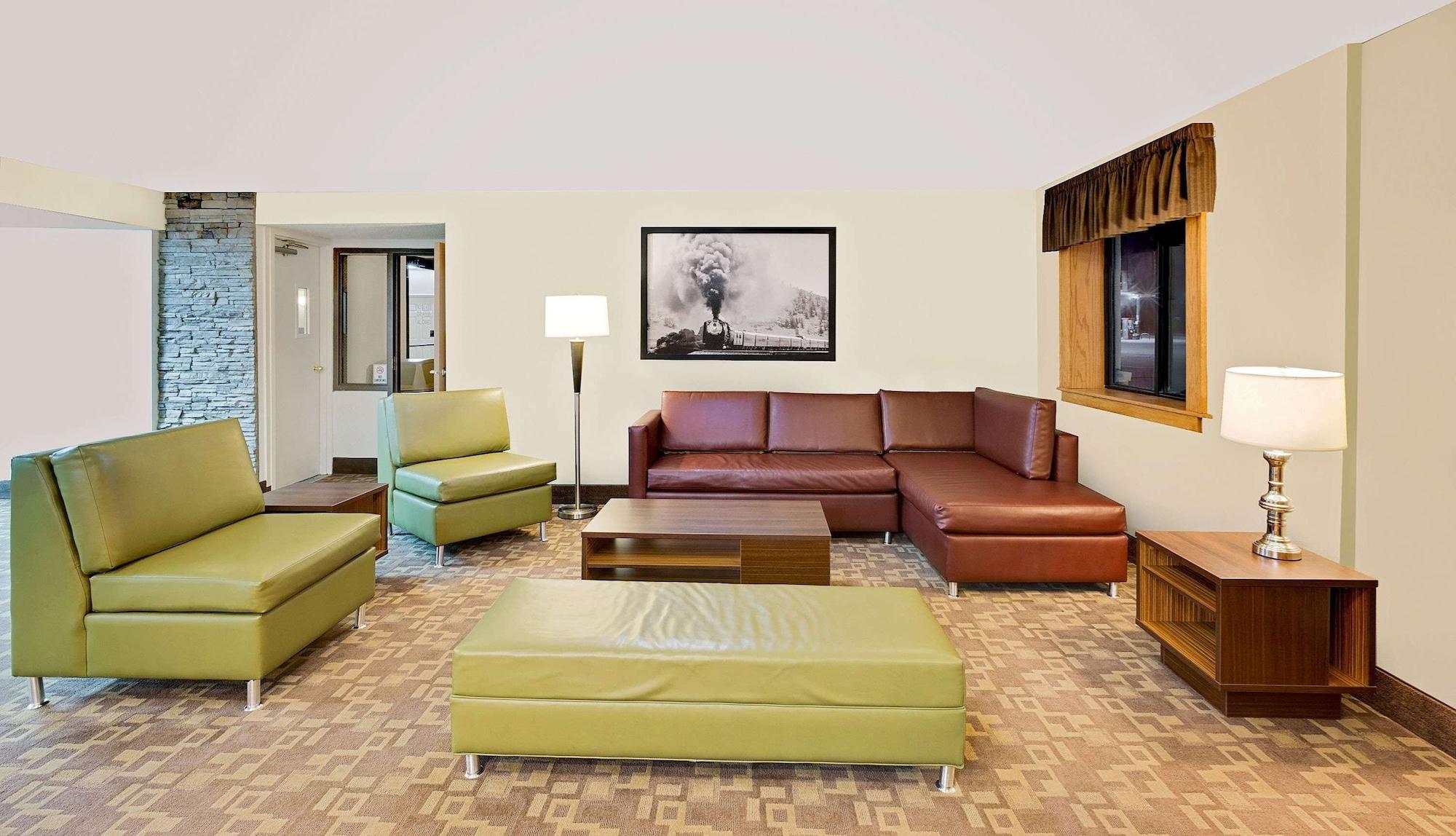 Vista Lobby Super 8 by Wyndham St. James