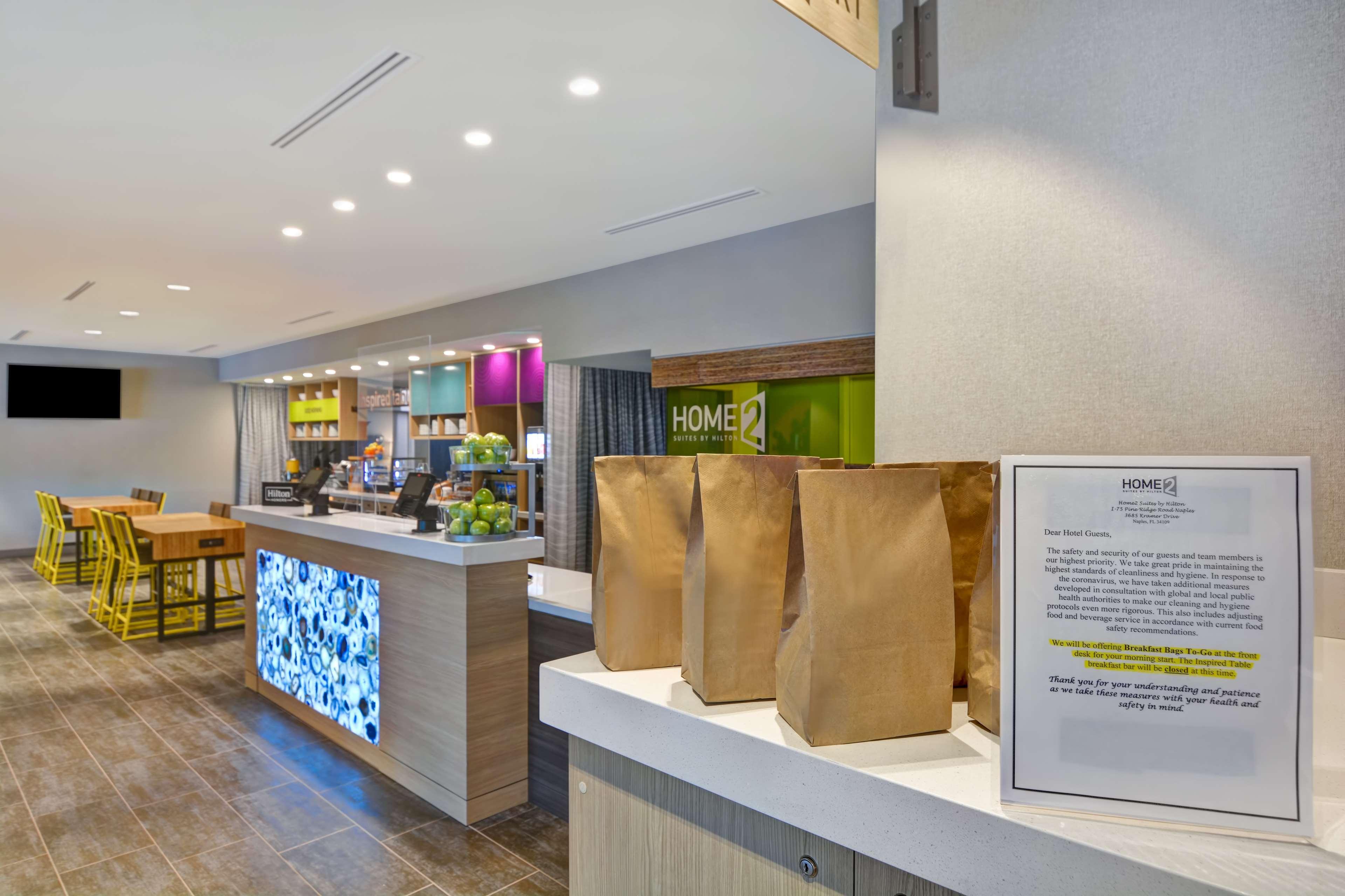 Restaurant Home2 Suites Naples I-75 Pine Ridge Road, FL