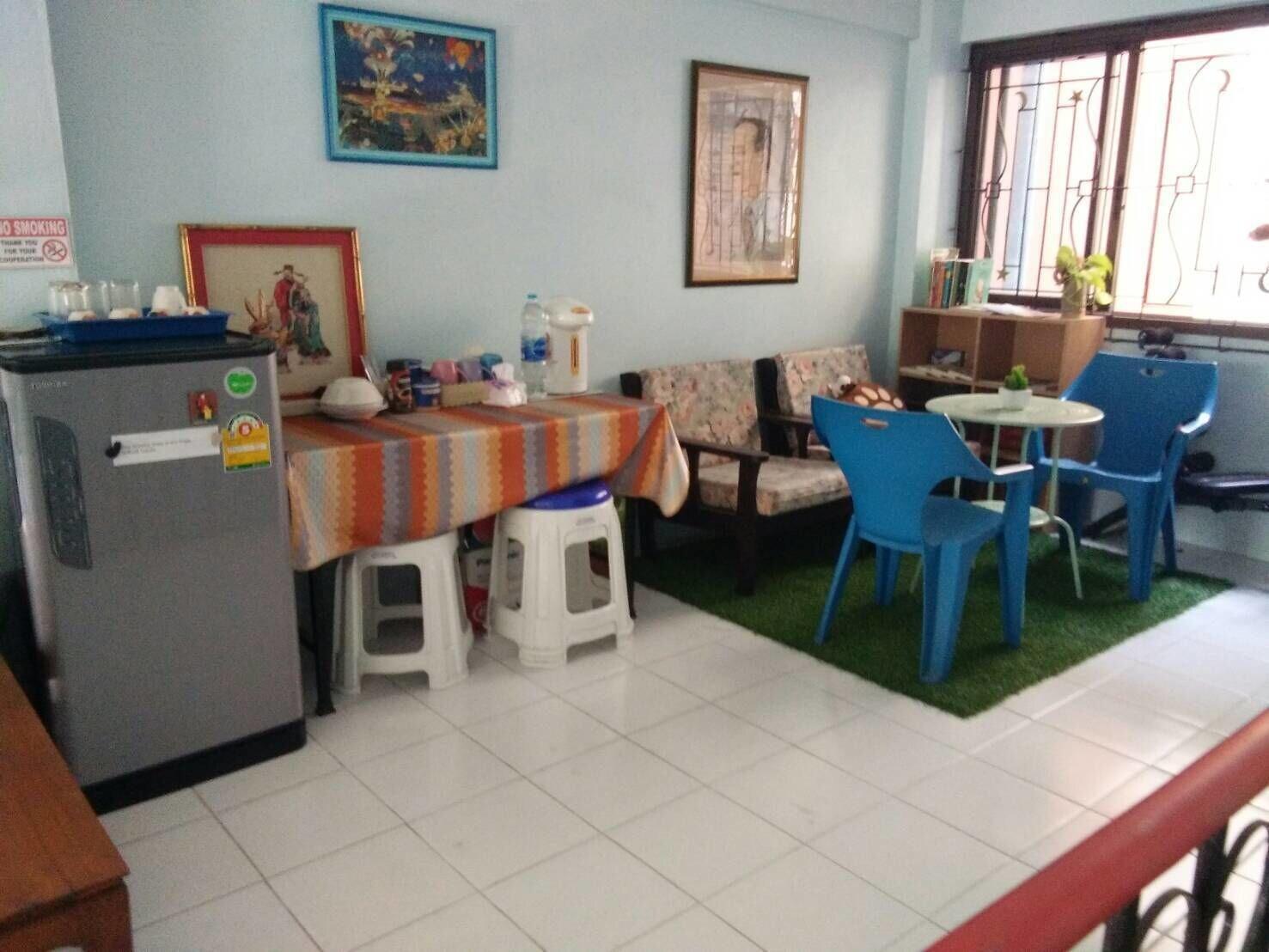 Bar/Salón A & P House Charansanitwong