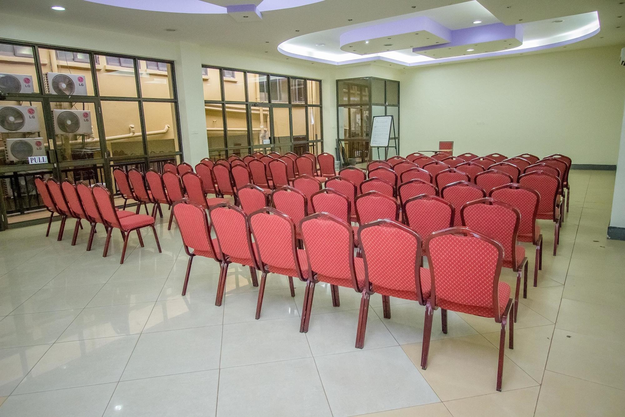 Sala de Reuniones Holiday Express Hotel