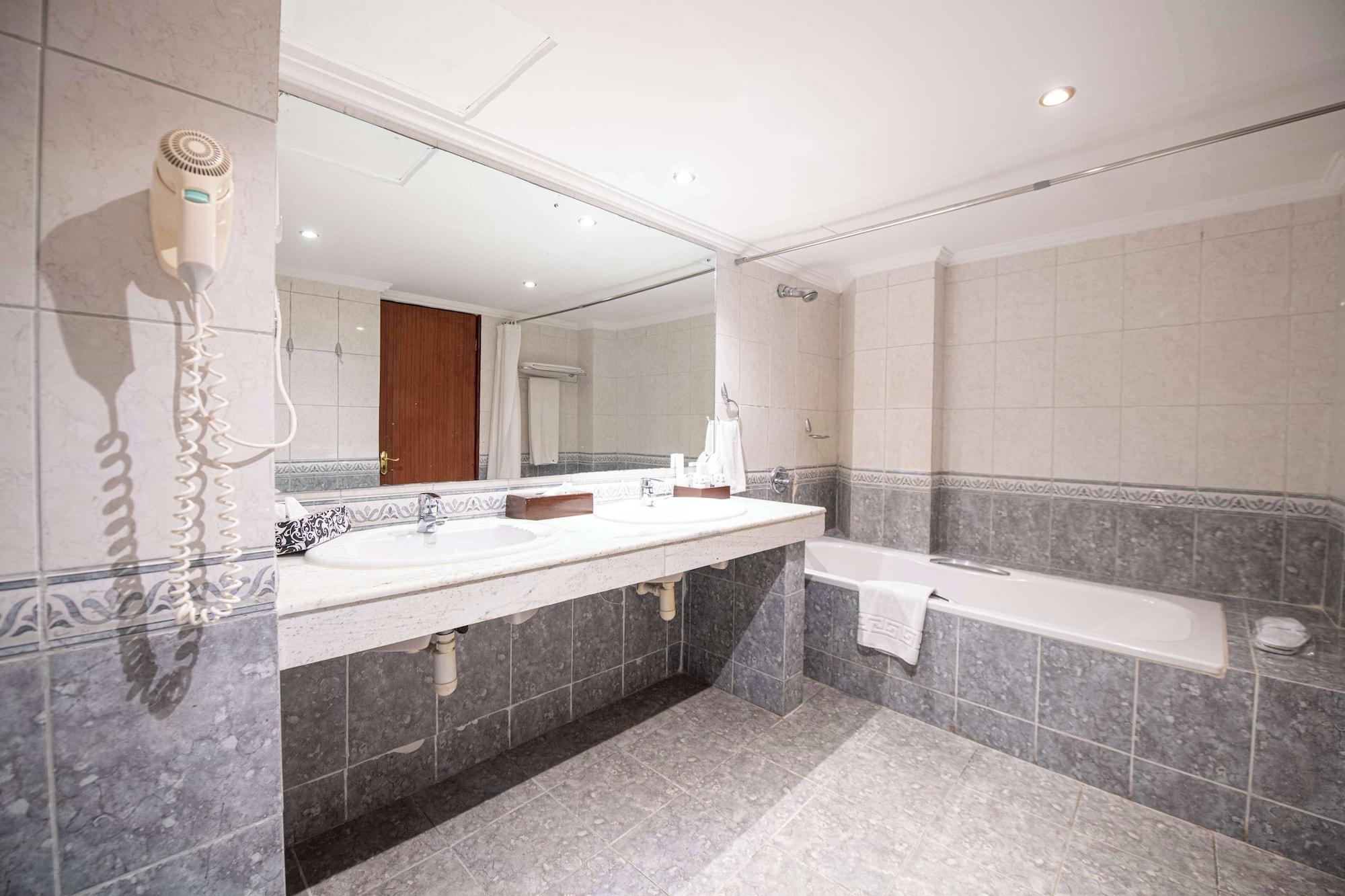 Habitación Golden Tulip Dar Es Salaam