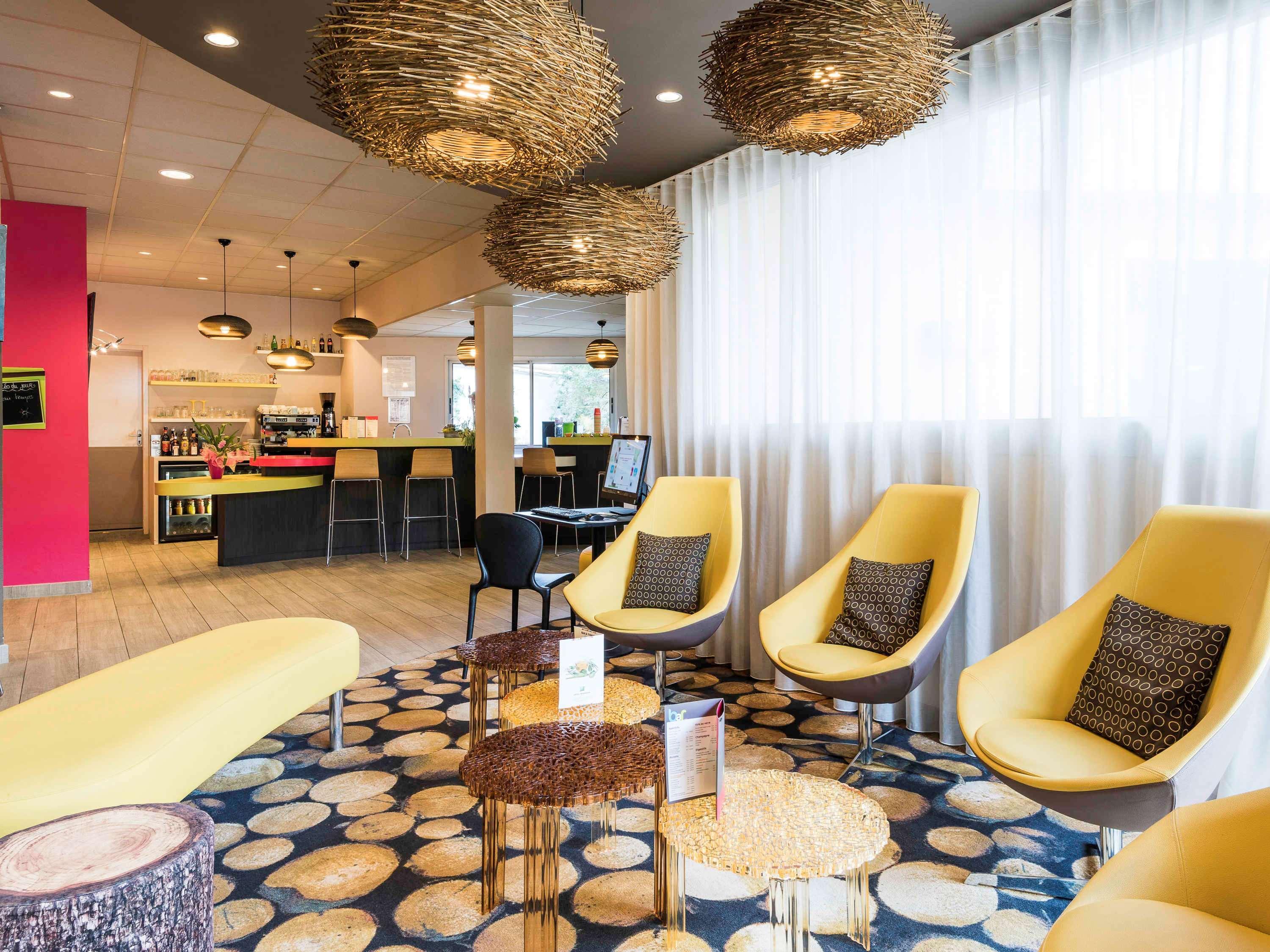 Bar/Salón ibis Styles Dax Miradour