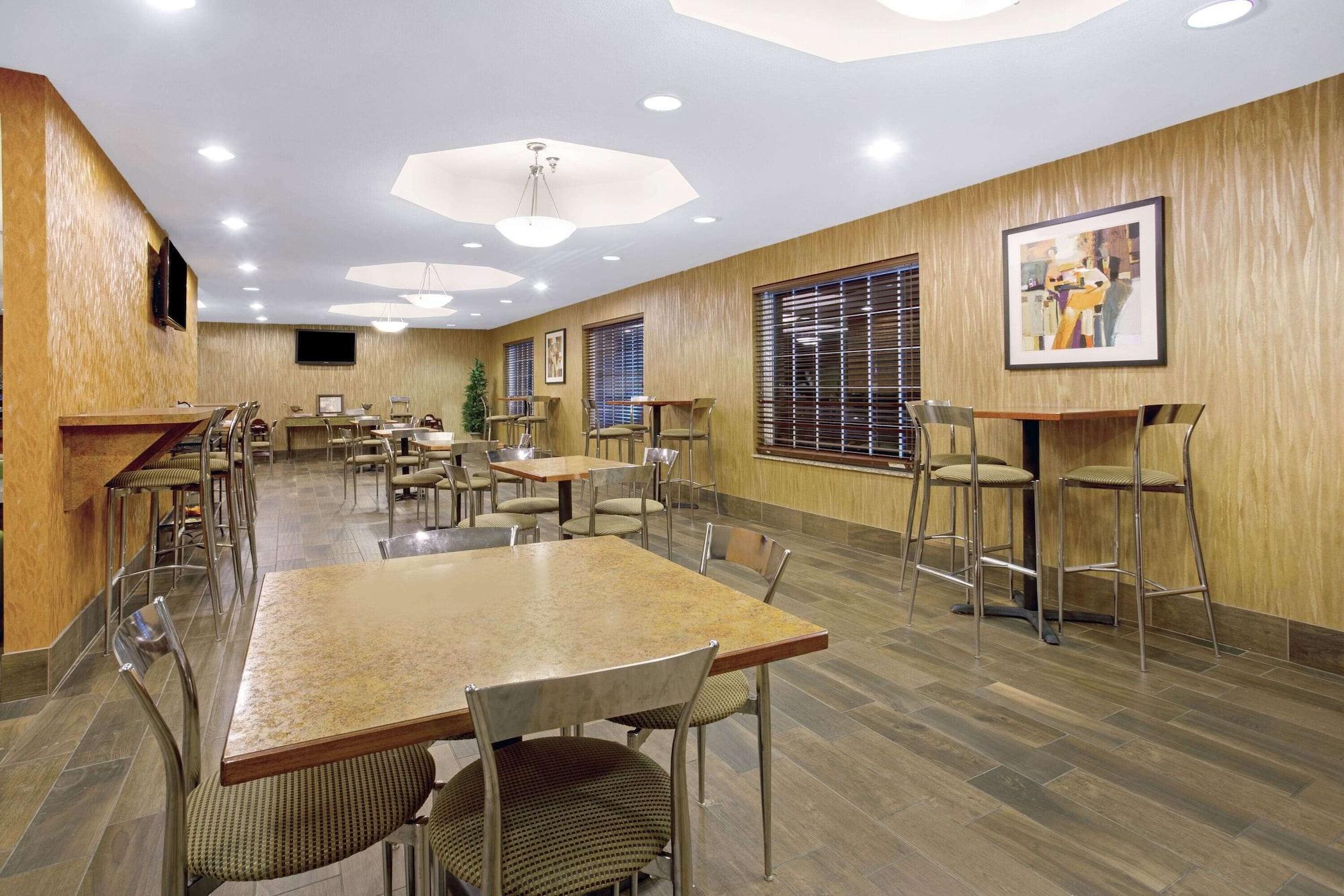 Restaurant La Quinta Inn & Suites by Wyndham Dickinson