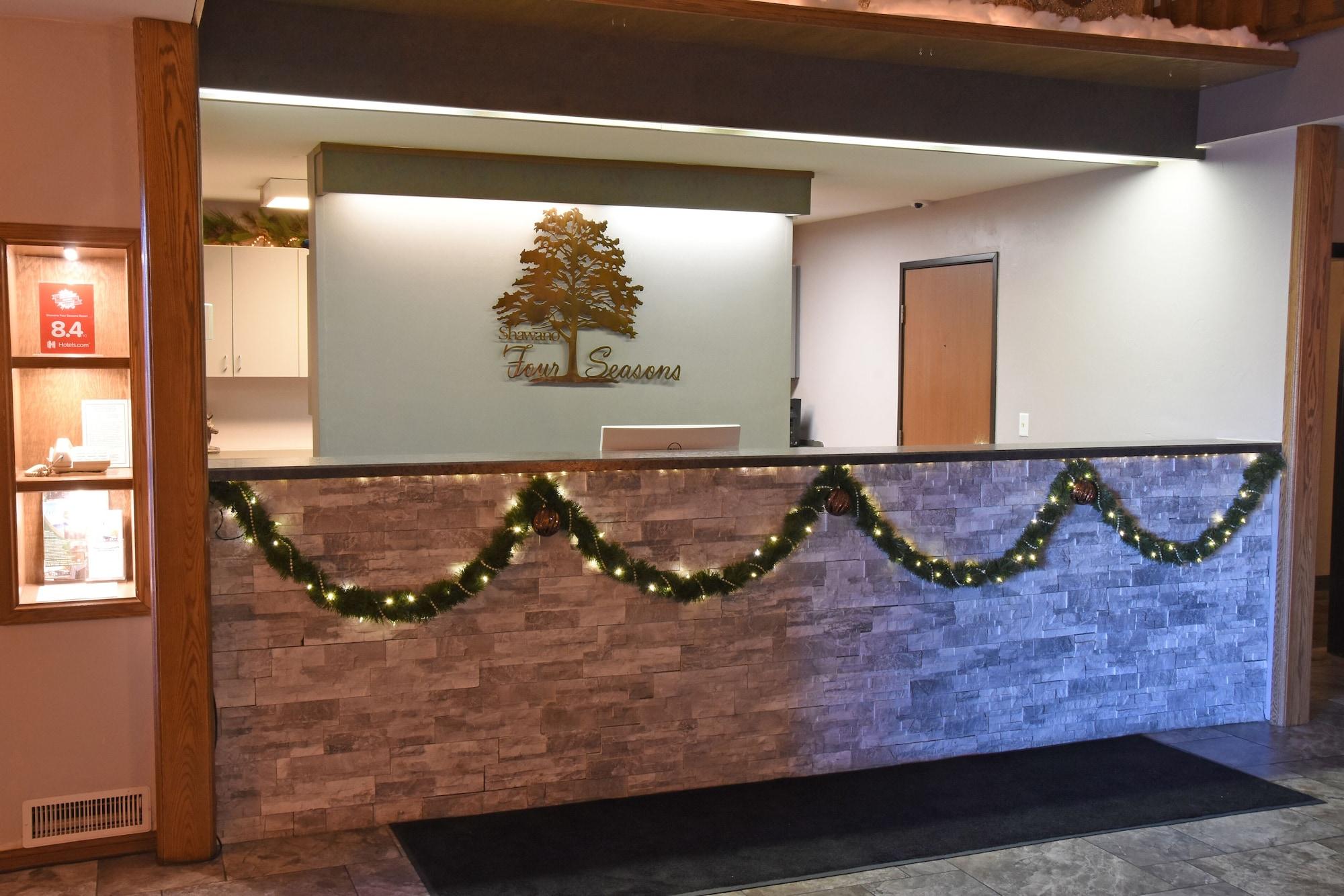 Vista Lobby Shawano Four Seasons Hotel
