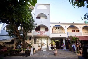 Alojamiento - The Alondra Hotel