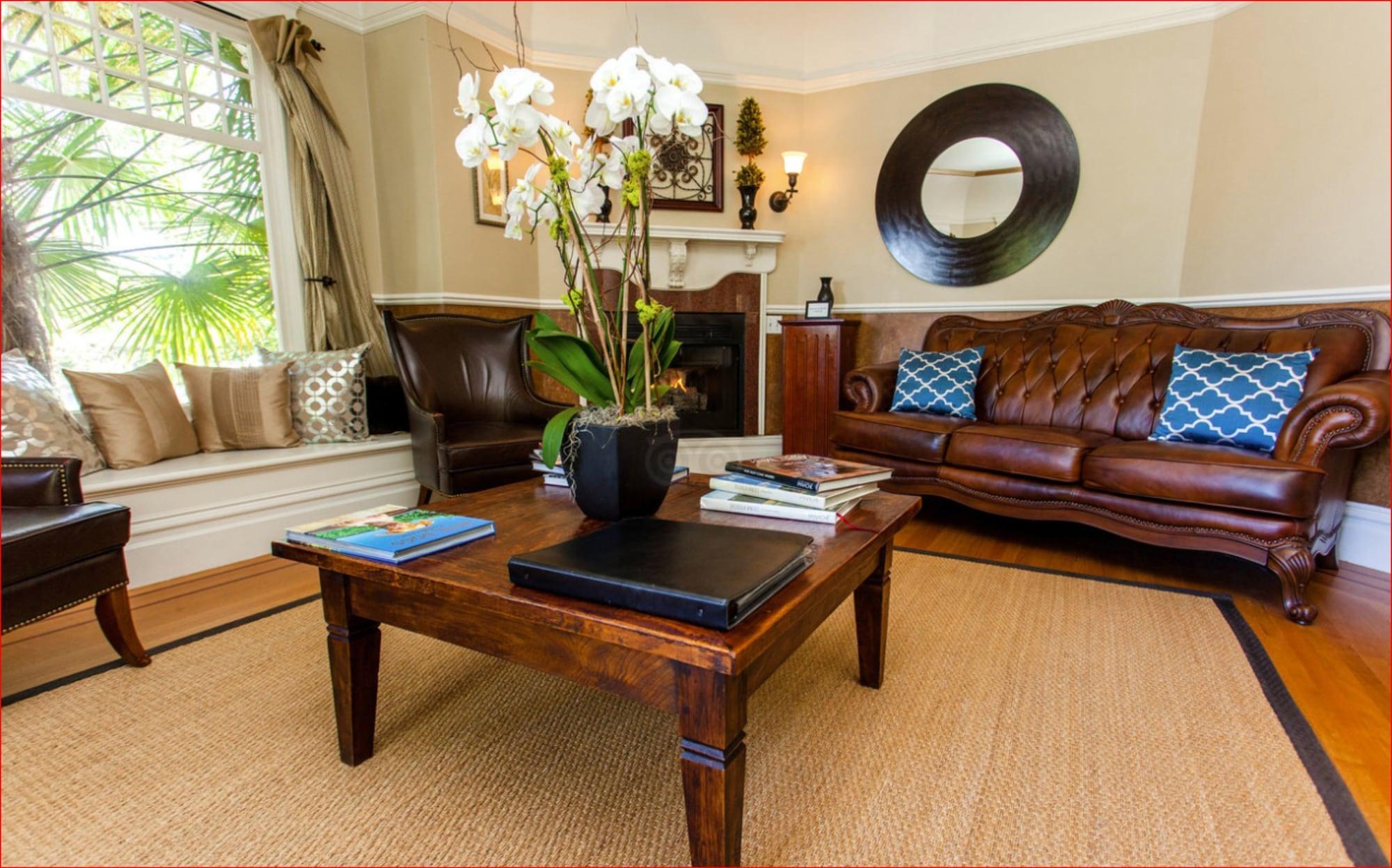 Vista Lobby 1801 First Luxury Inn