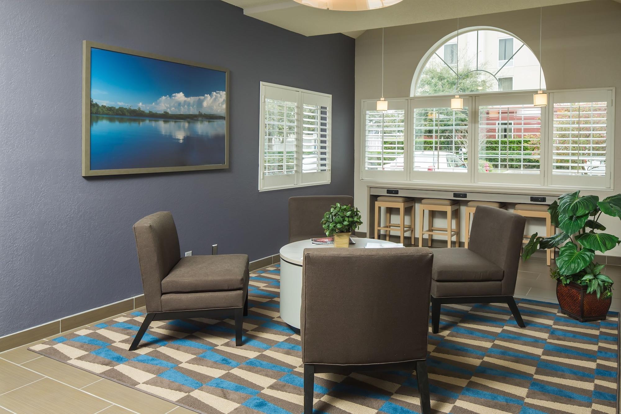 Vista Lobby Microtel Inn & Suites by Wyndham Leesburg/Mt Dora