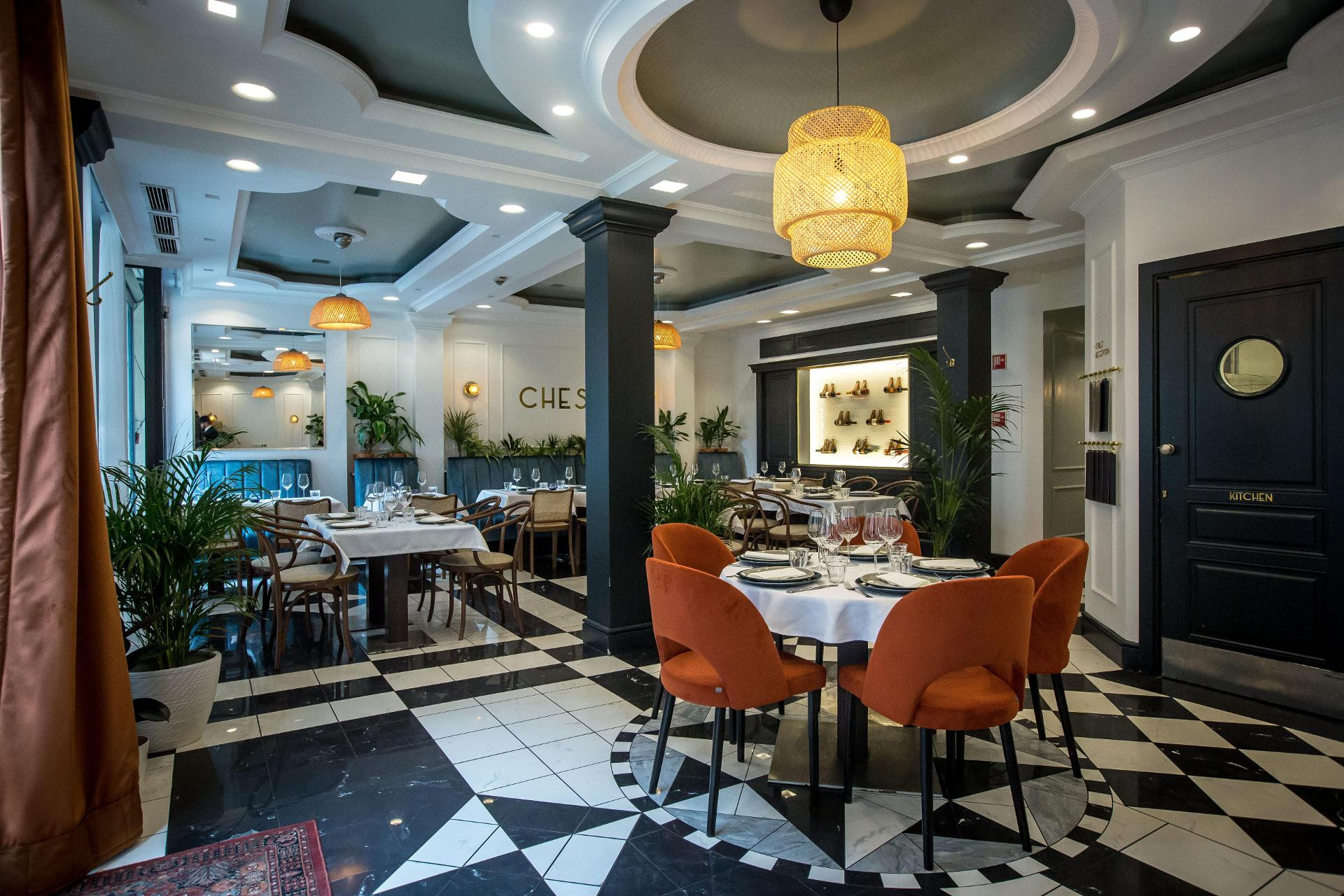Restaurant Queen's Court Hotel & Residence