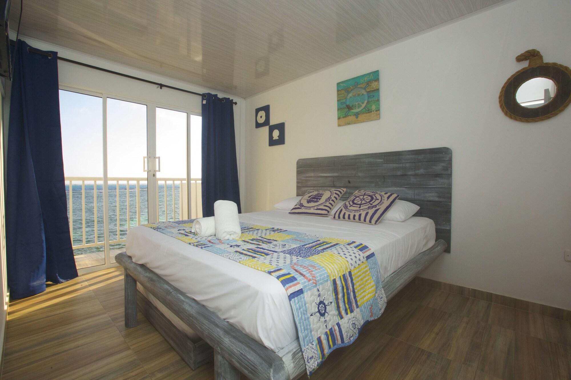 Varios Nauticus Hotel