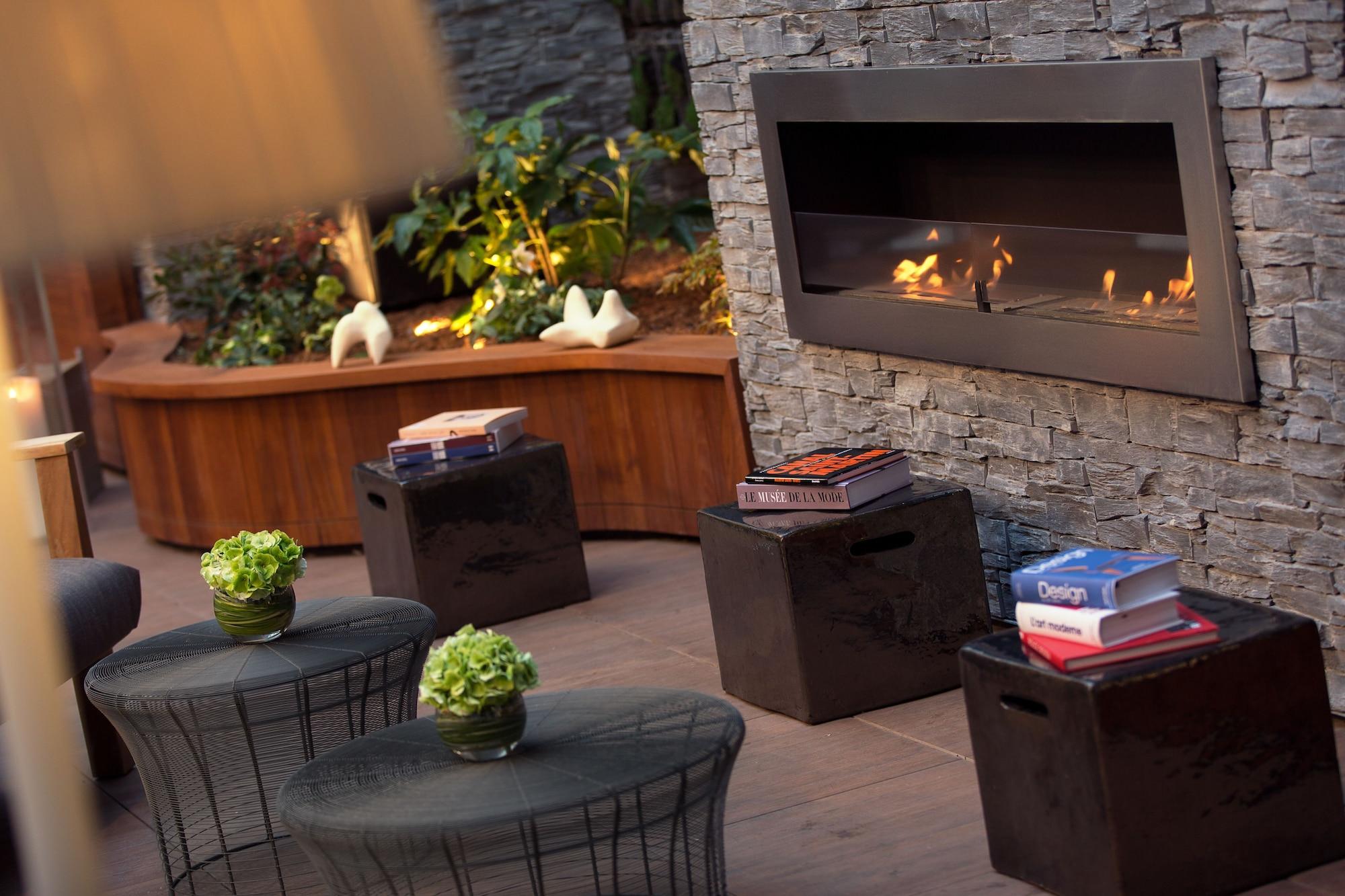 Vista Exterior Renaissance Paris Republique Hotel