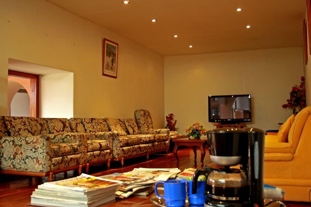 Vista Lobby Hotel El Cid Plaza