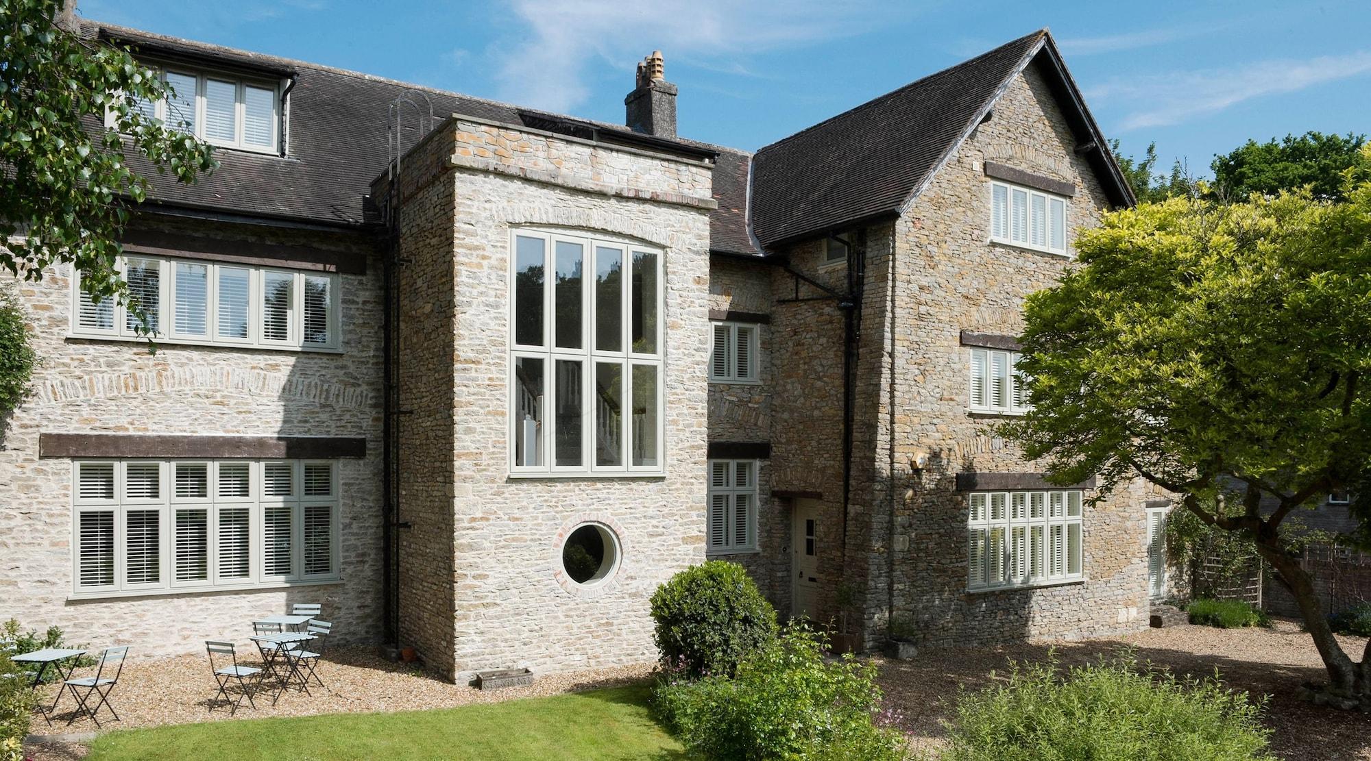 Varios Old Parsonage House