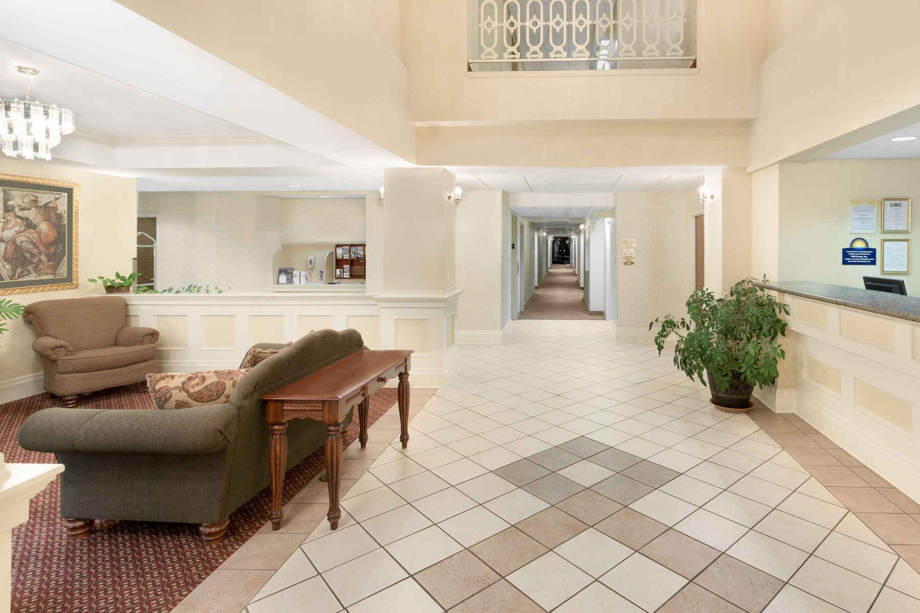 Vista Lobby Days Inn & Suites by Wyndham Pocahontas