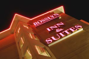 Alojamiento - Rosslyn Inn and Suites