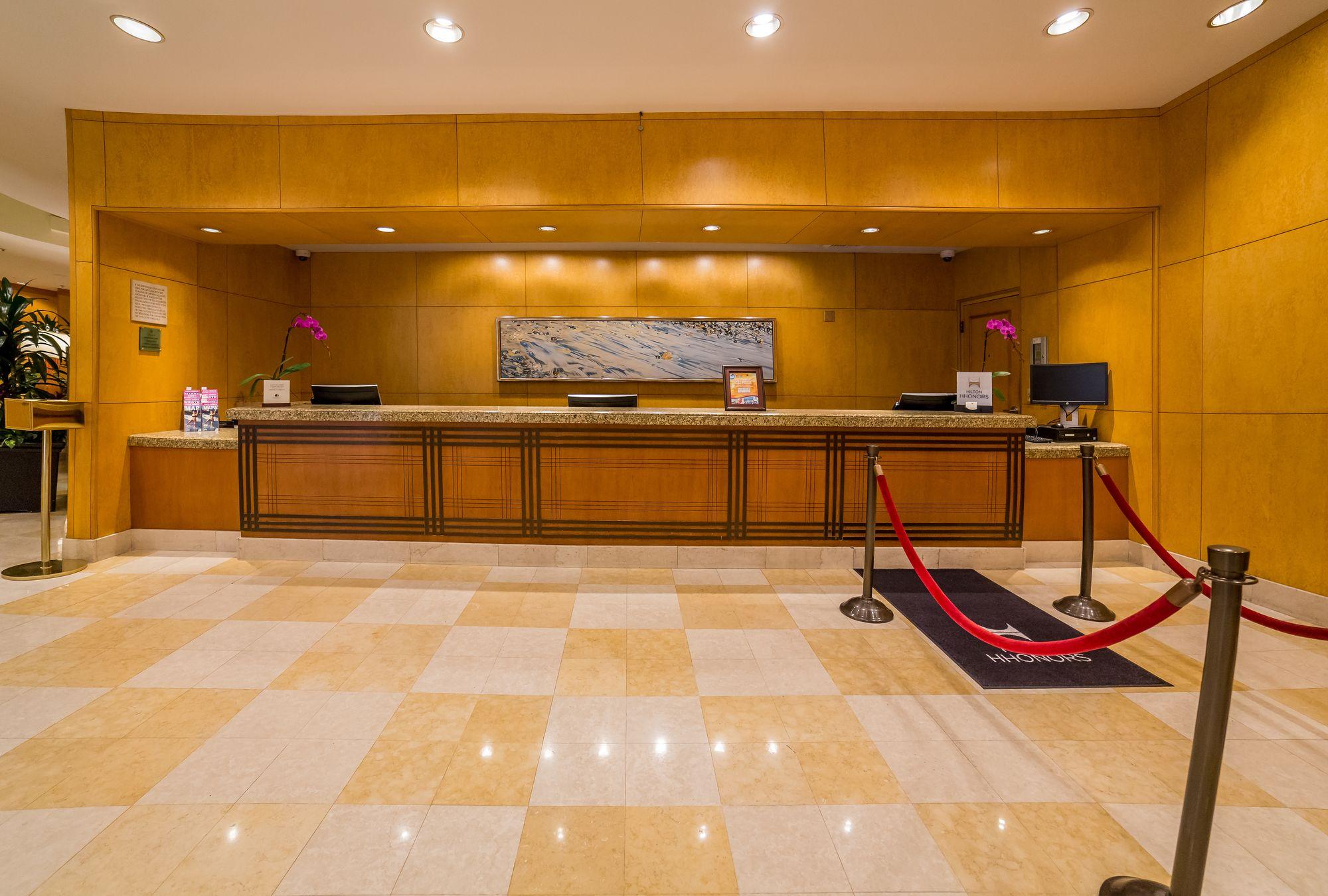 Vista Lobby DoubleTree Suites by Hilton Santa Monica