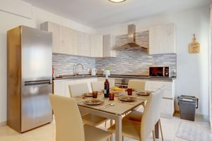 Alquiler Vacacional - Stylish, Bright and Airy Apart in Central Bugibba