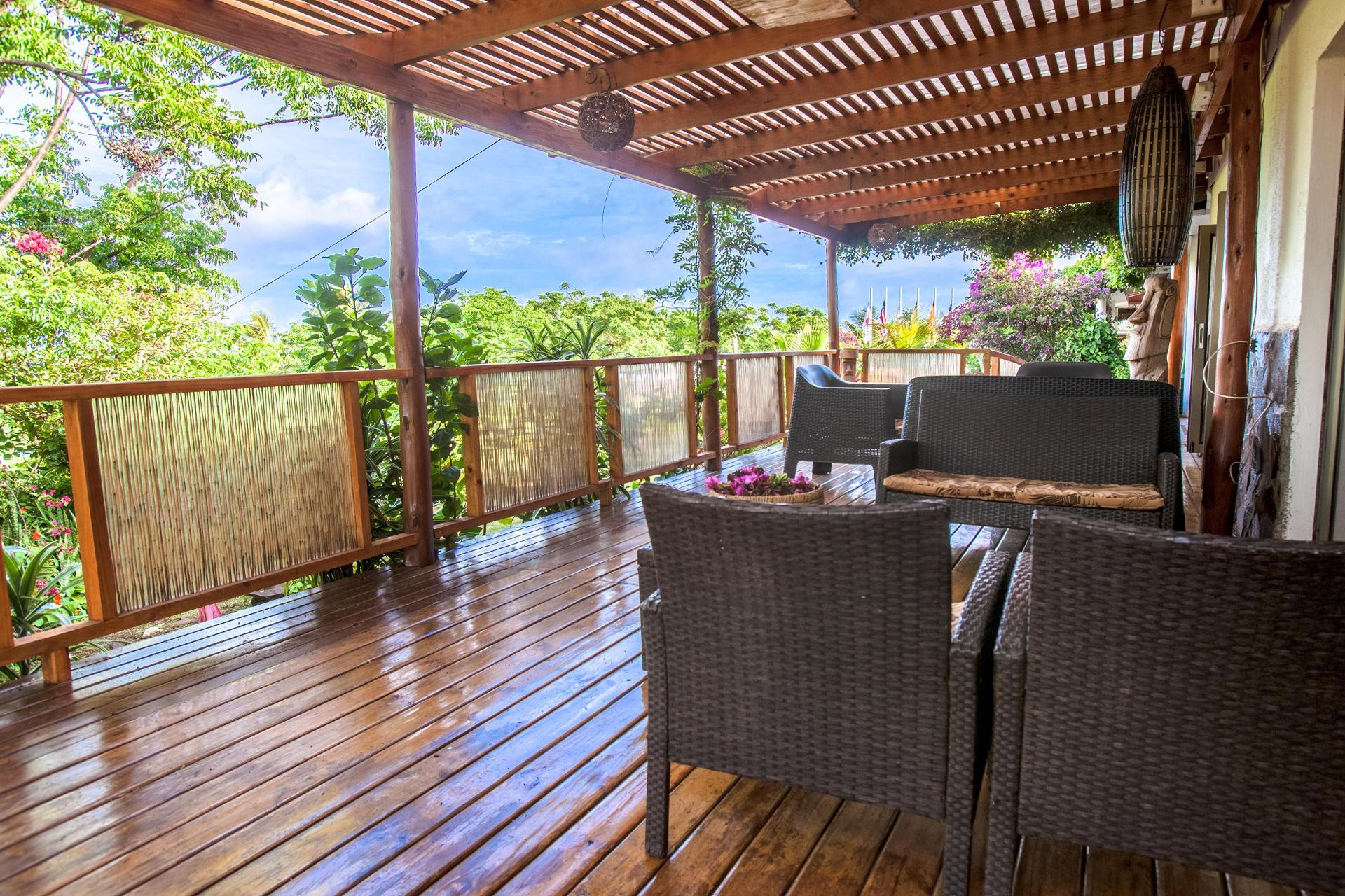 Varios Easter Island Ecolodge