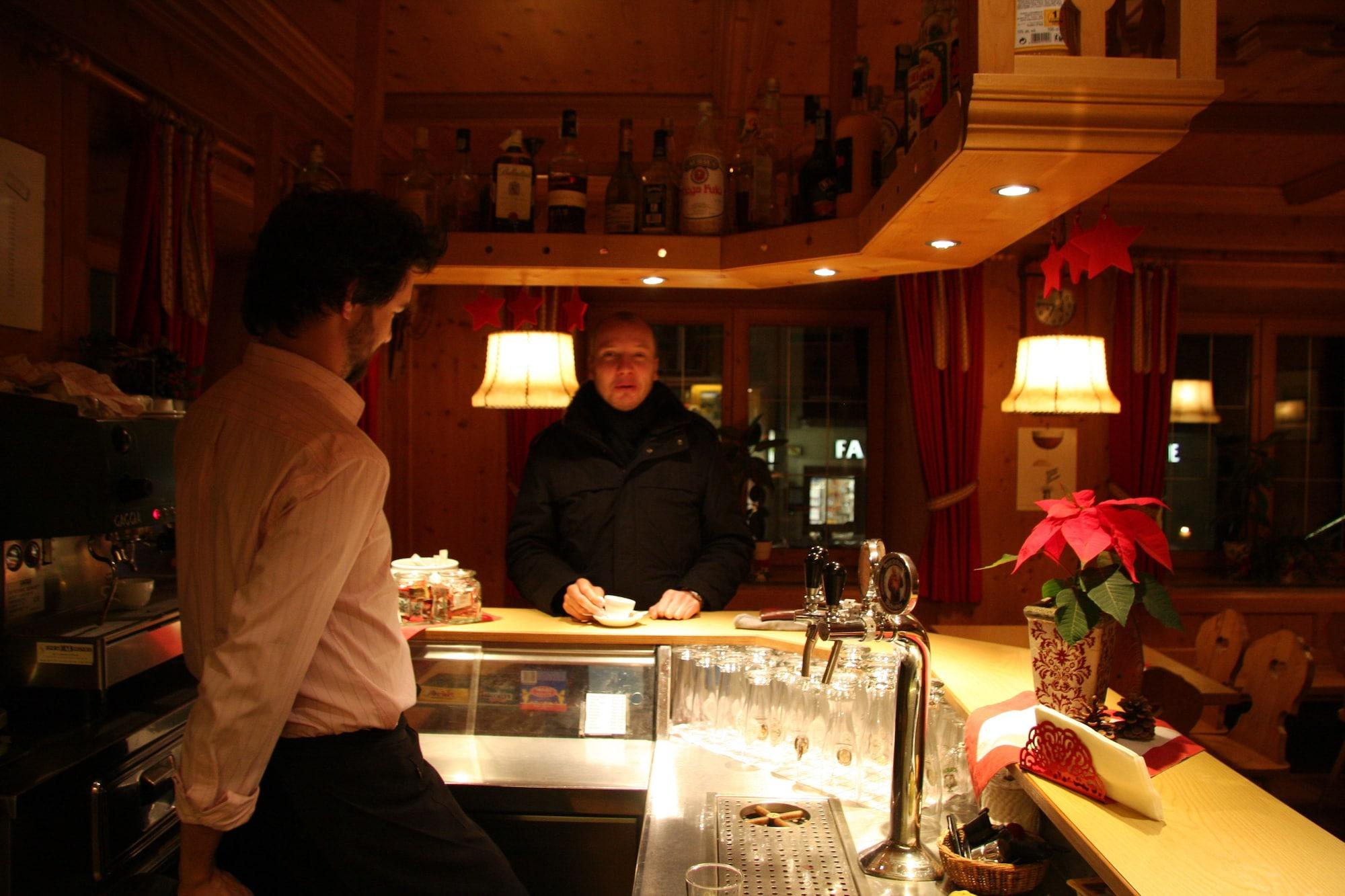 Bar/Salón Ostaria Posta