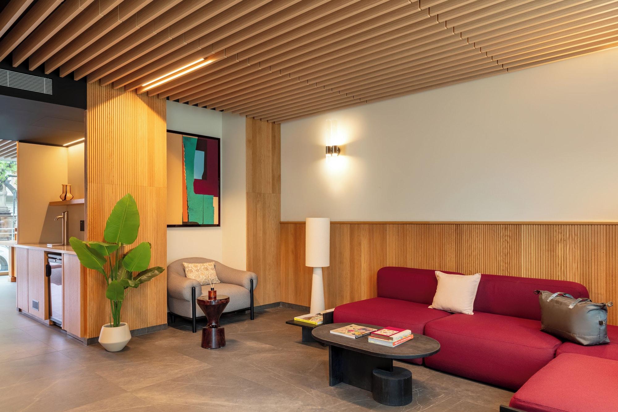 Vista Lobby Bob W Milan Crocetta