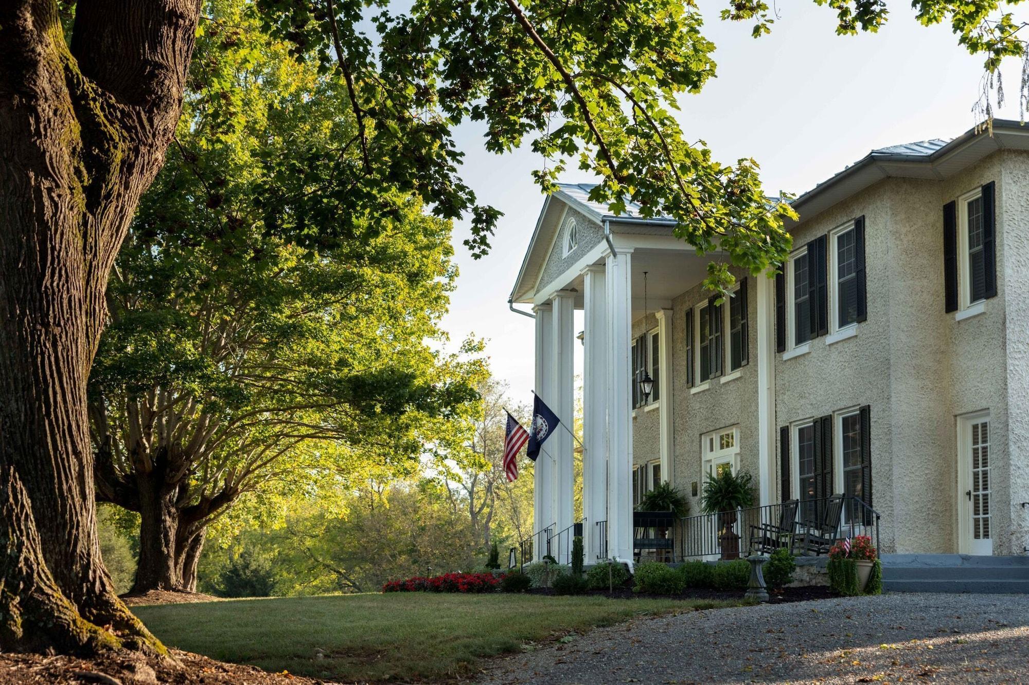 Vista Exterior Steeles Tavern Manor