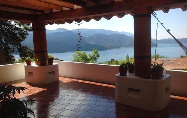 Espectacular Hacienda Style House with Lake View in Valle de Bravo - Hoteles con alberca en Valle de Bravo