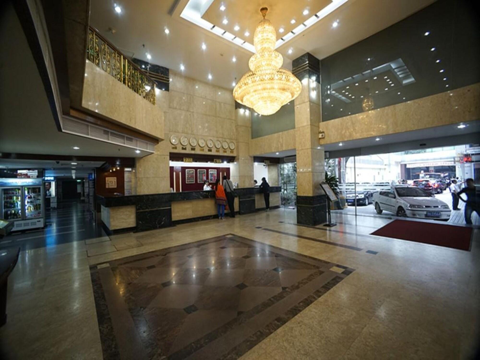 Vista Lobby Five Rams City Hotel