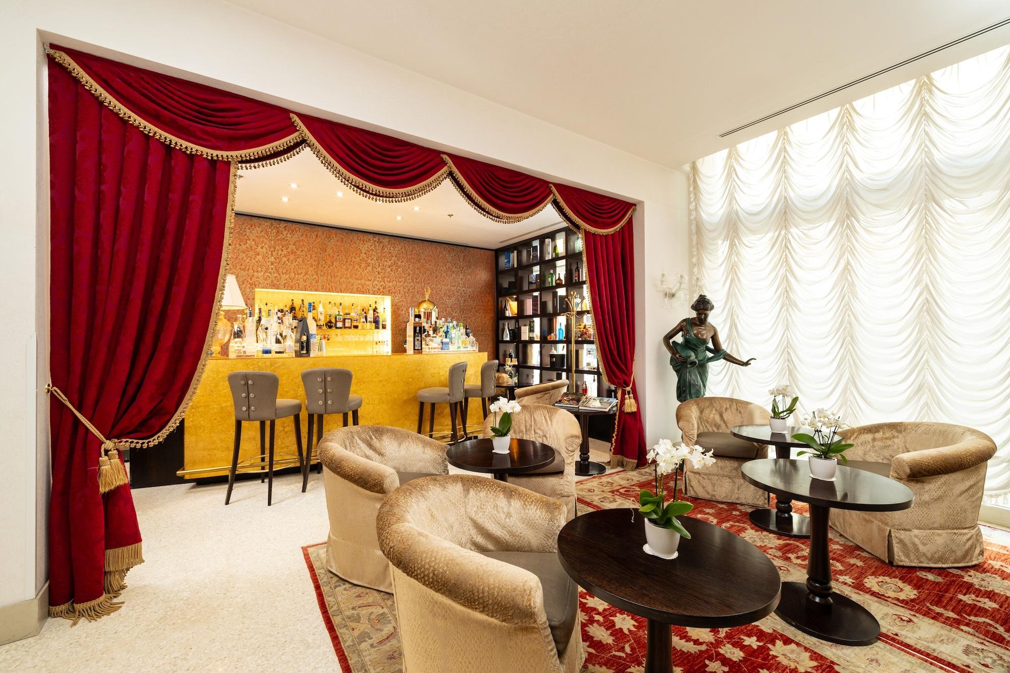 Bar/Salón Hotel A LA Commedia