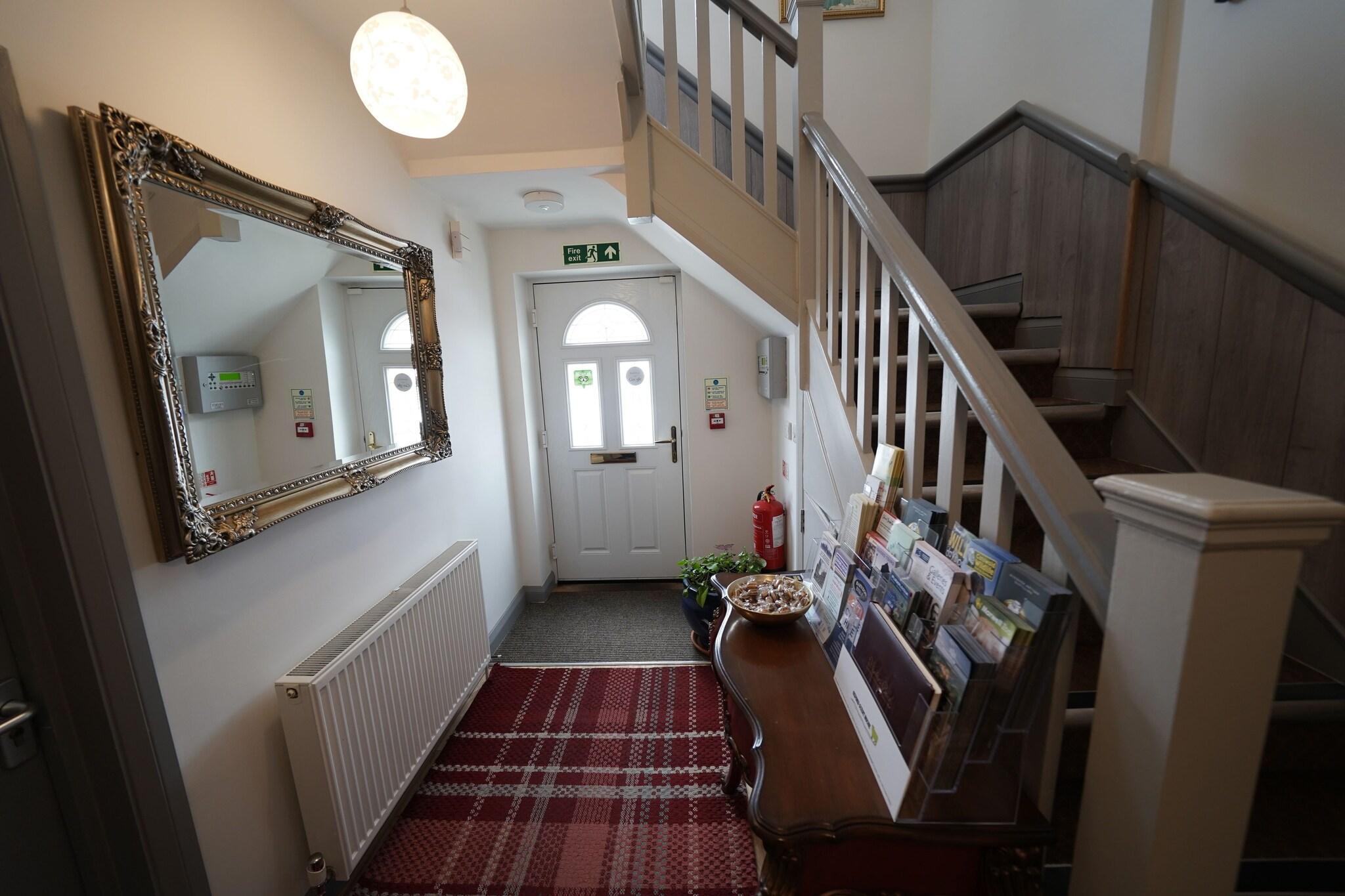 Vista Lobby Oxford Guest House
